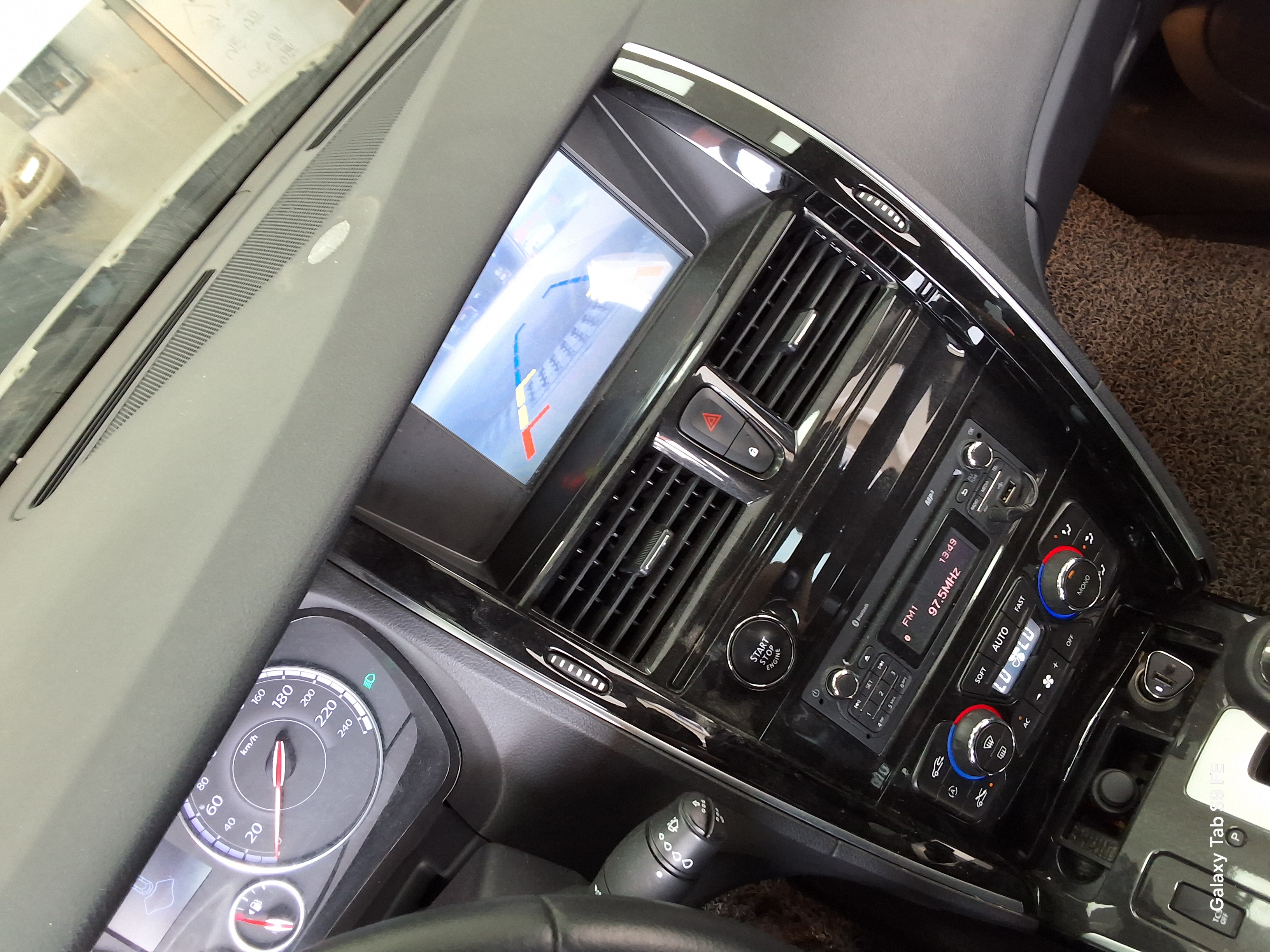 Renault Samsung SM7 2017 - Image 18