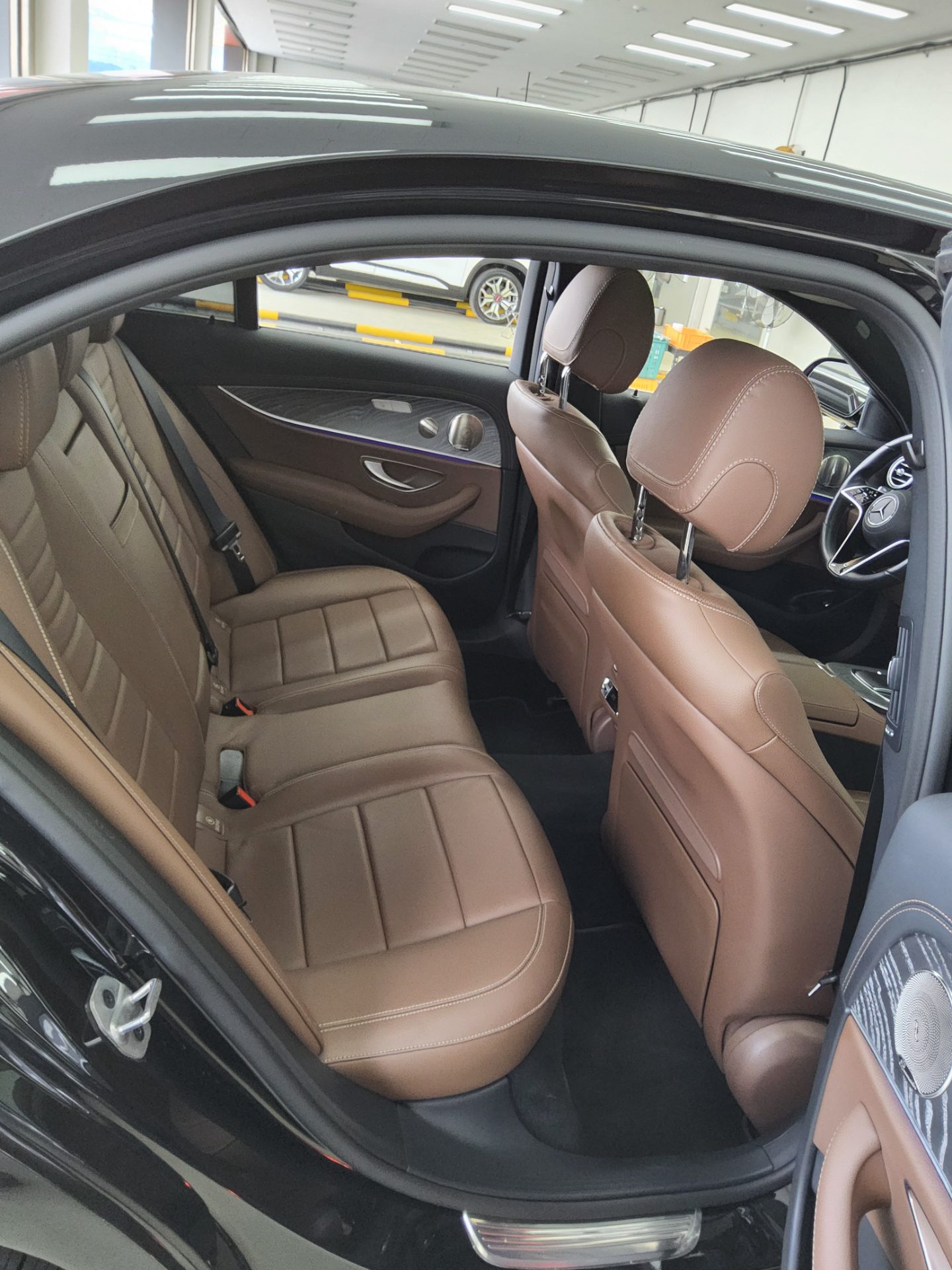 Mercedes-Benz E-Class 2022 - Image 12