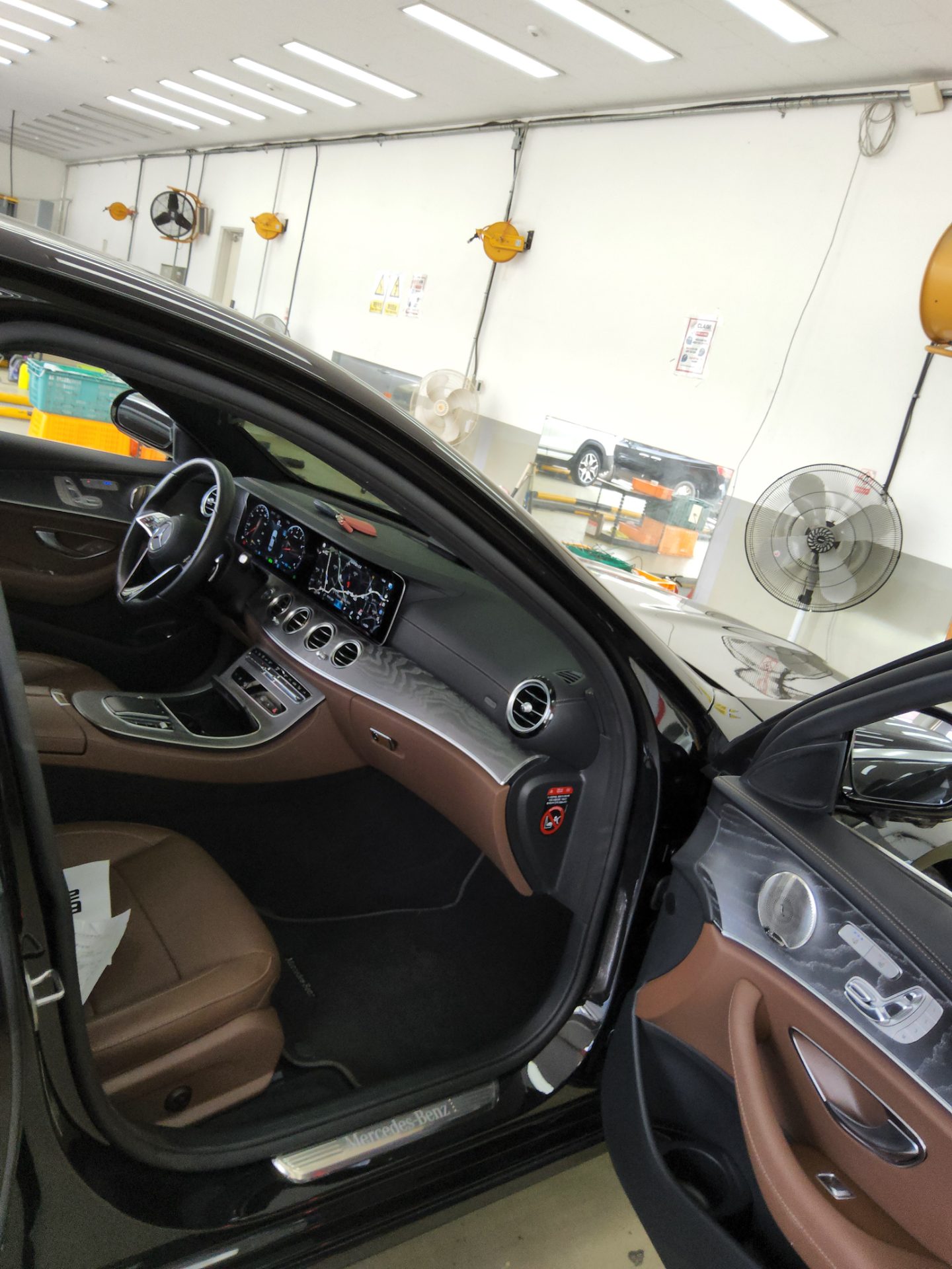 Mercedes-Benz E-Class 2022 - Image 13