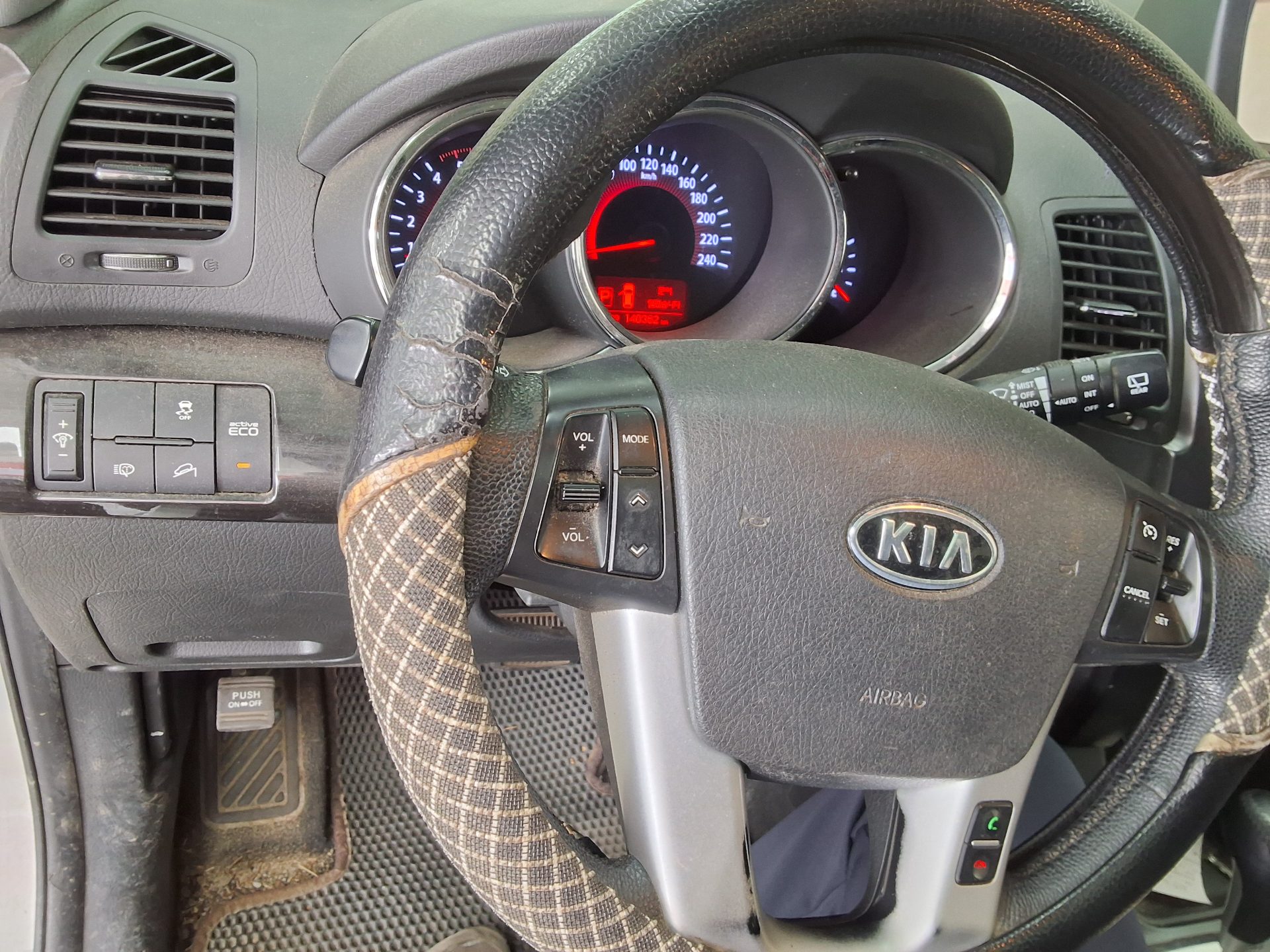 Kia Sorento 2012 - Image 16