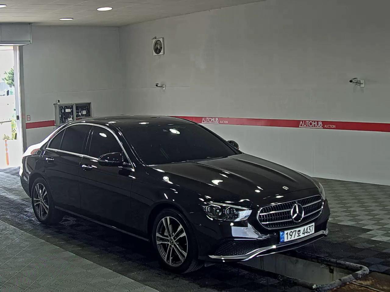 Mercedes-Benz E-Class 2022 - Image 2