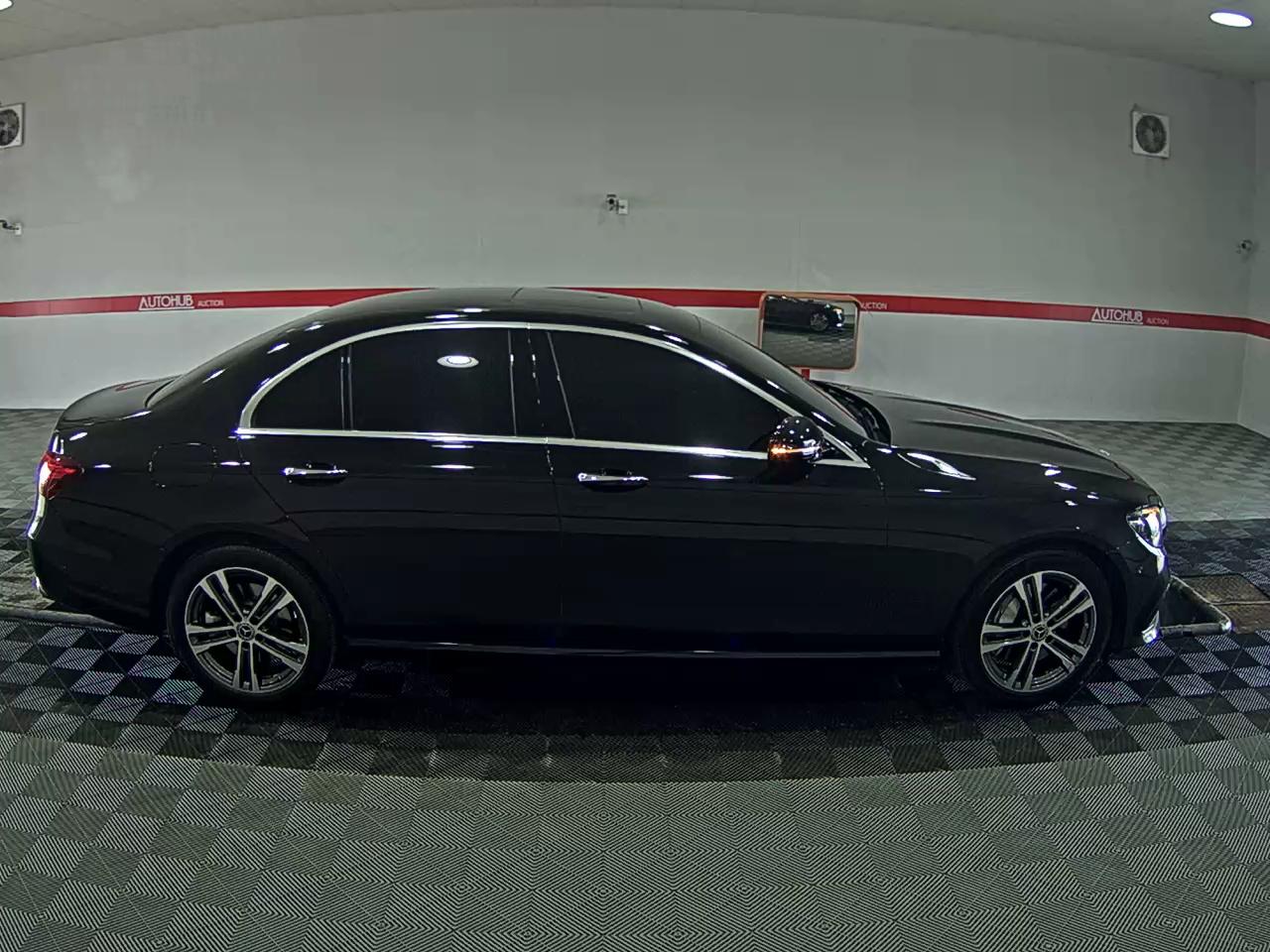Mercedes-Benz E-Class 2022 - Image 3