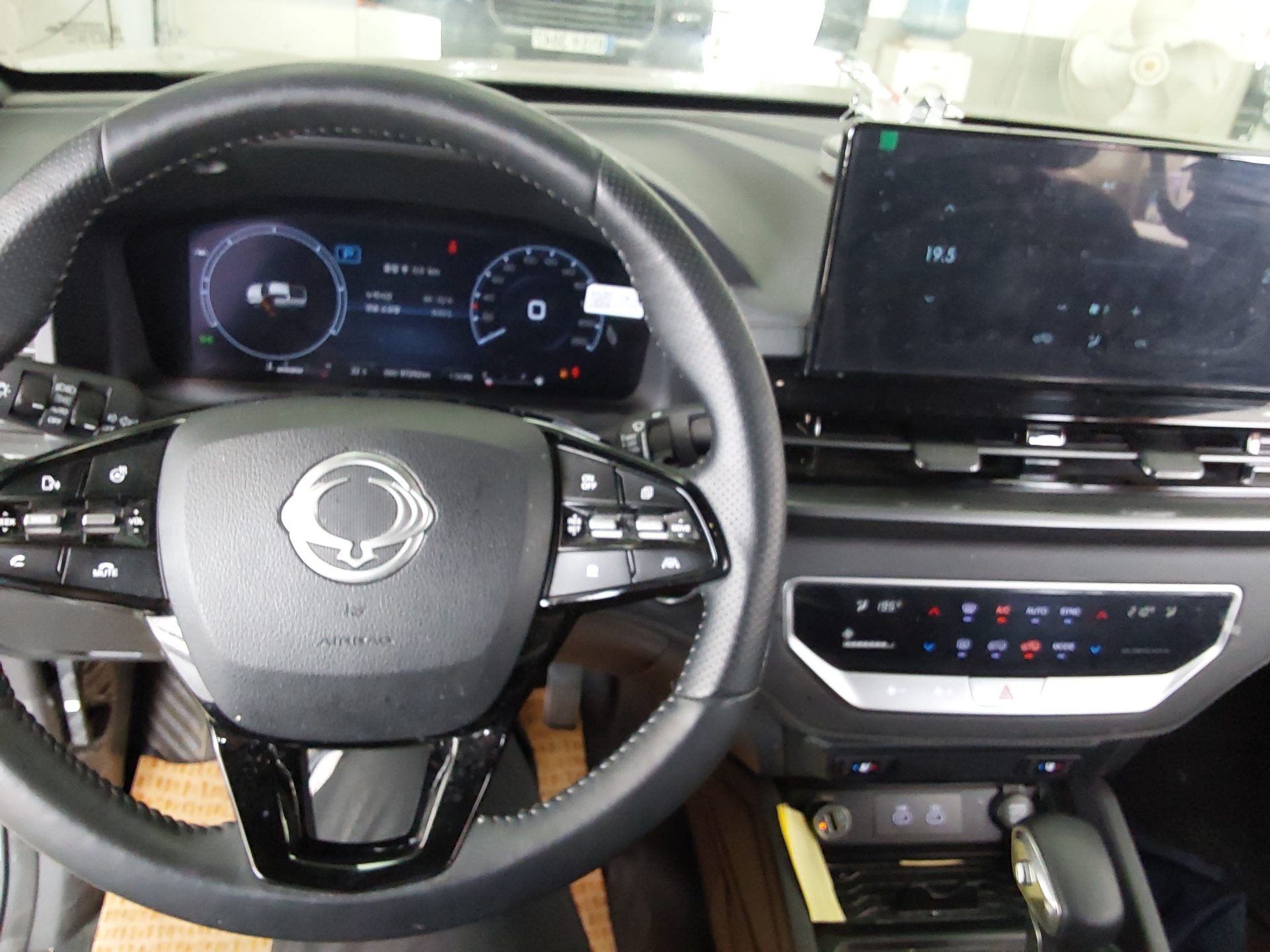 KG Mobility Rexton Sports 2024 - Image 17