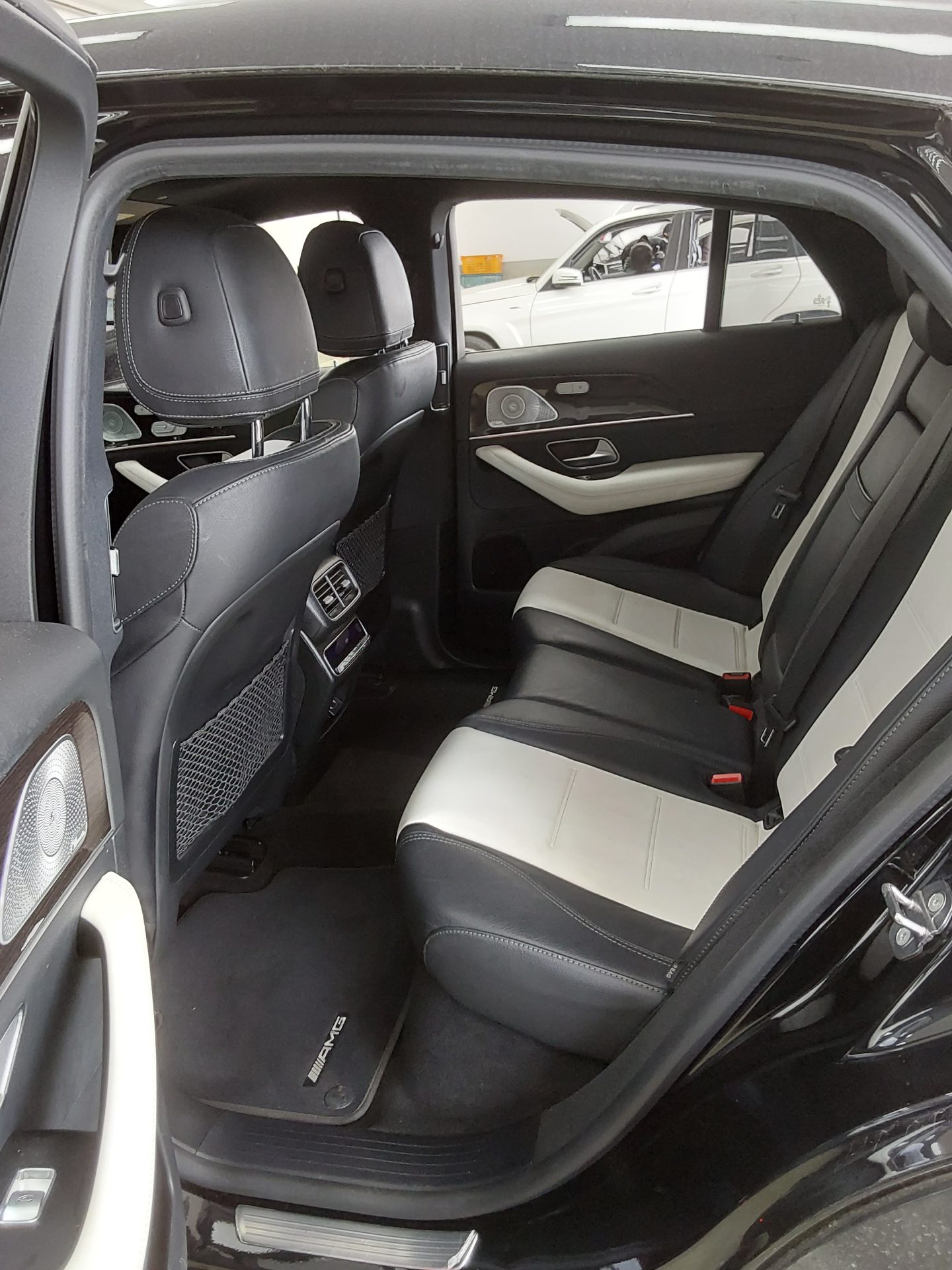 مرسيدس بنز GLE 2021 - صورة 11