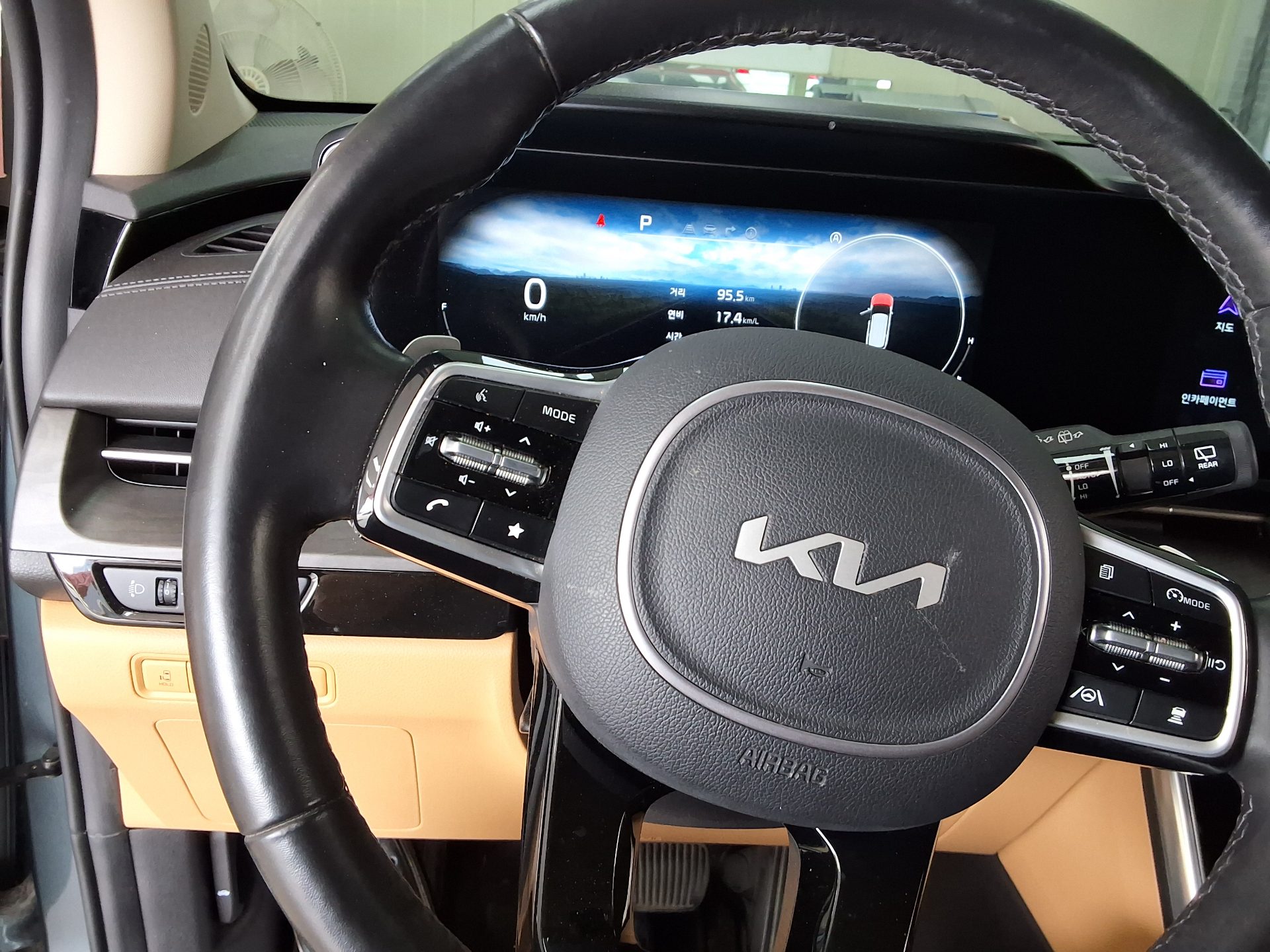 Kia SEDONA 2022 - Image 17