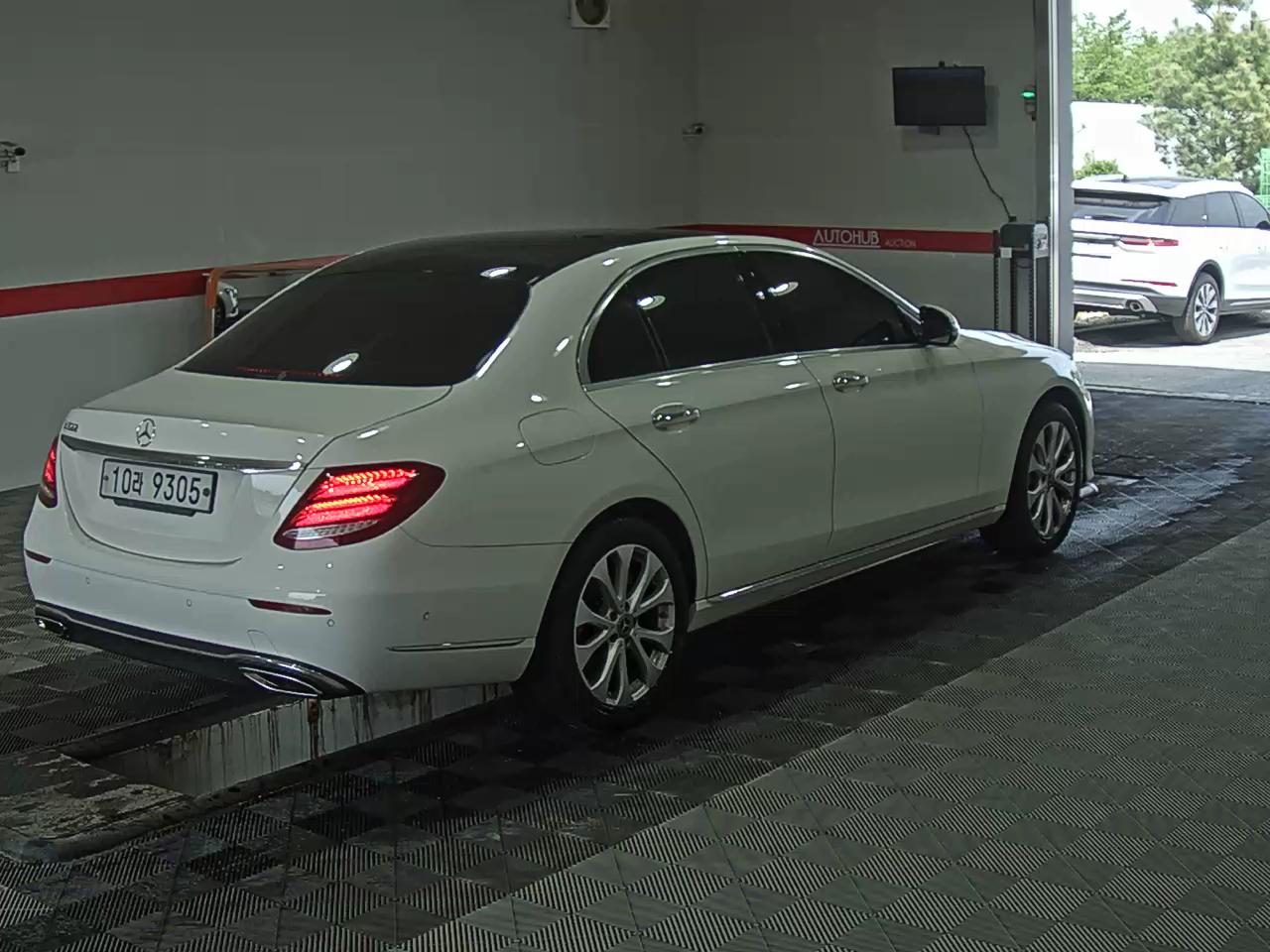 Mercedes-Benz E-Class 2019 - Image 4