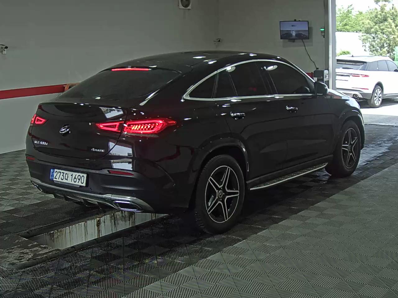 مرسيدس بنز GLE 2021 - صورة 4