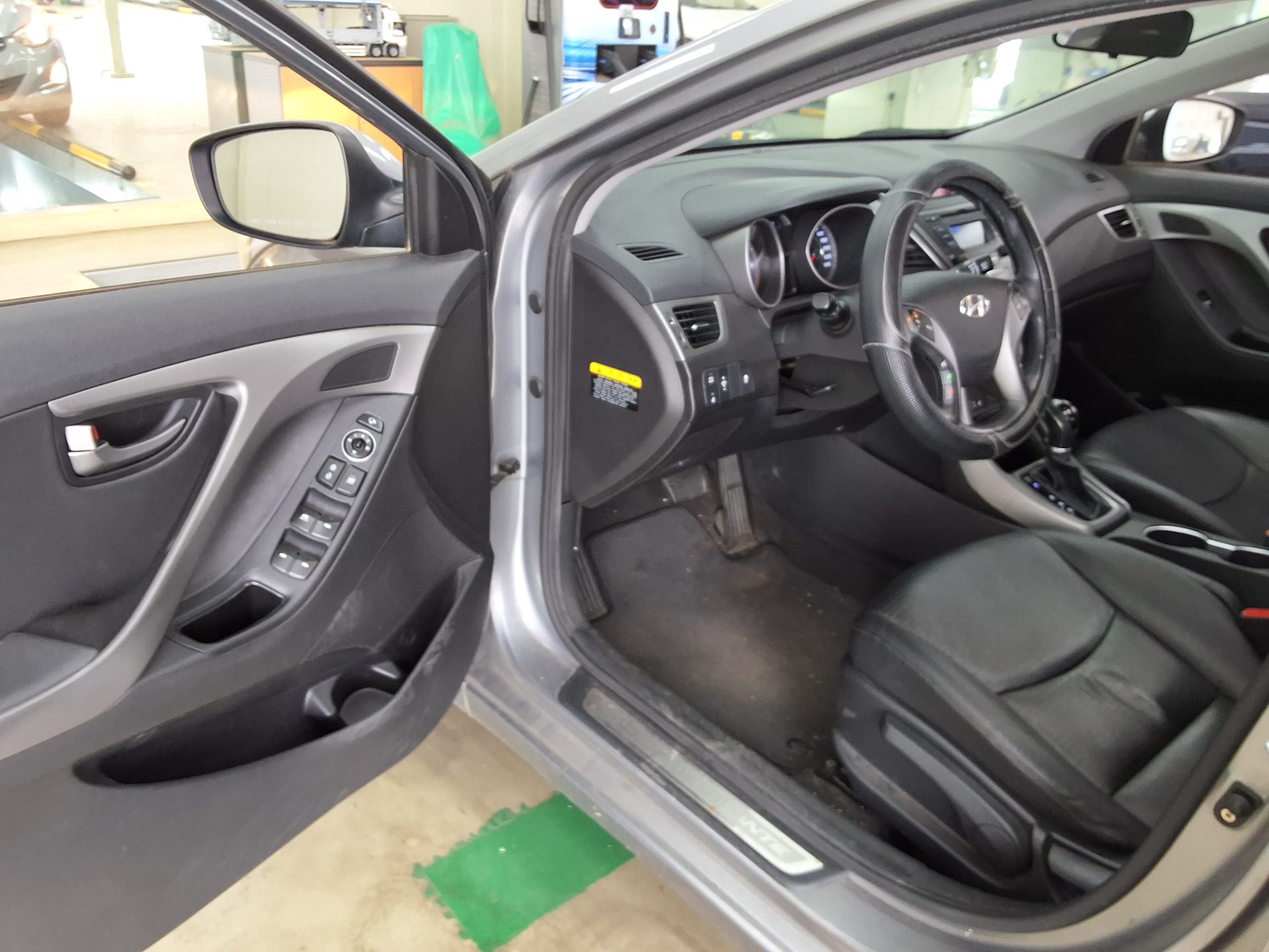 Hyundai Elantra 2015 - Image 9