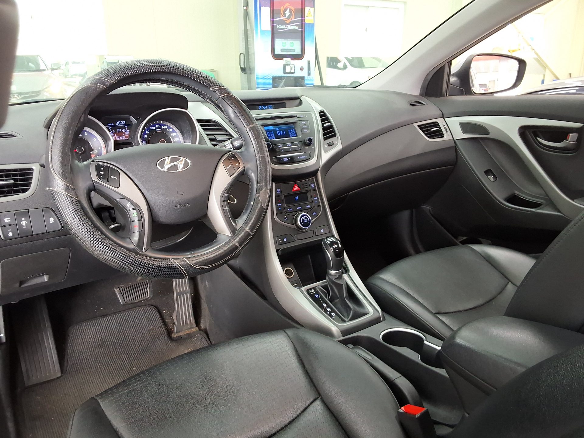 Hyundai Elantra 2015 - Image 10