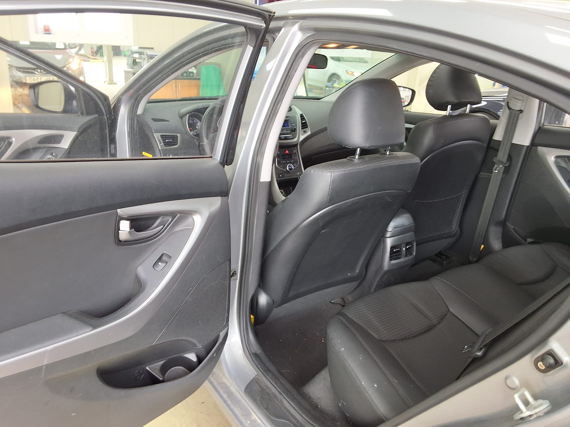 Hyundai Elantra 2015 - Image 11