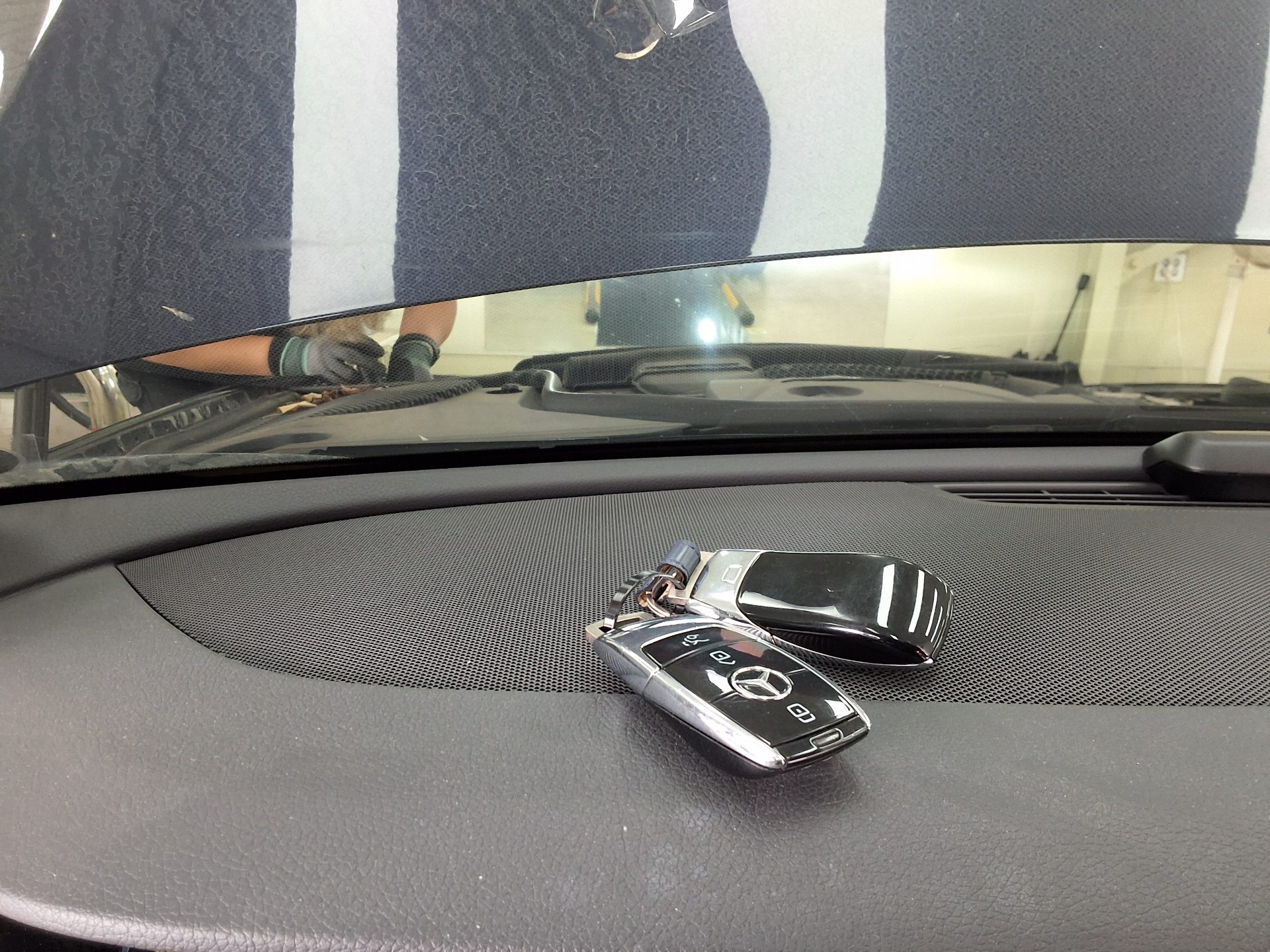Mercedes-Benz E-Class 2022 - Image 17