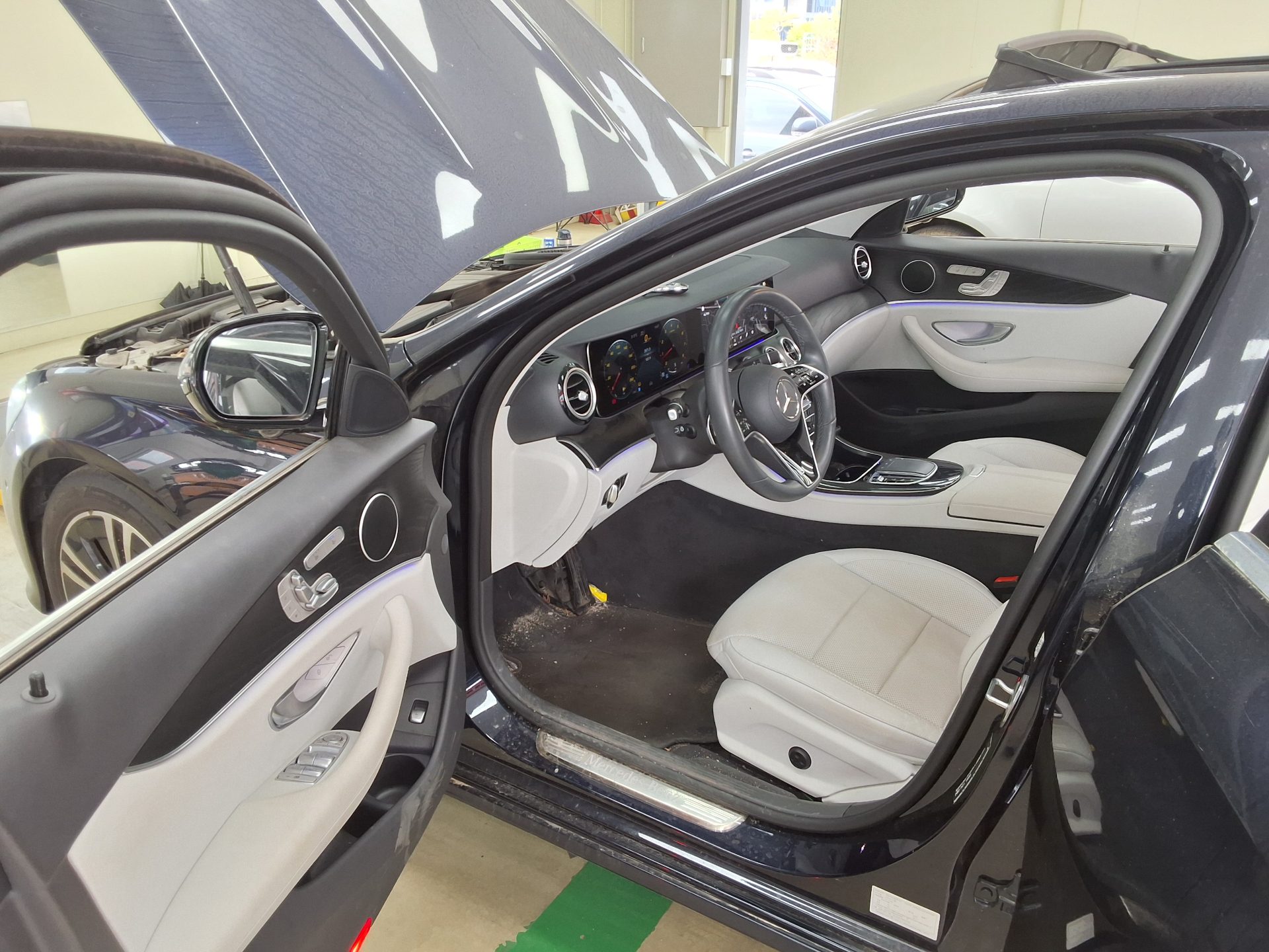 Mercedes-Benz E-Class 2022 - Image 9