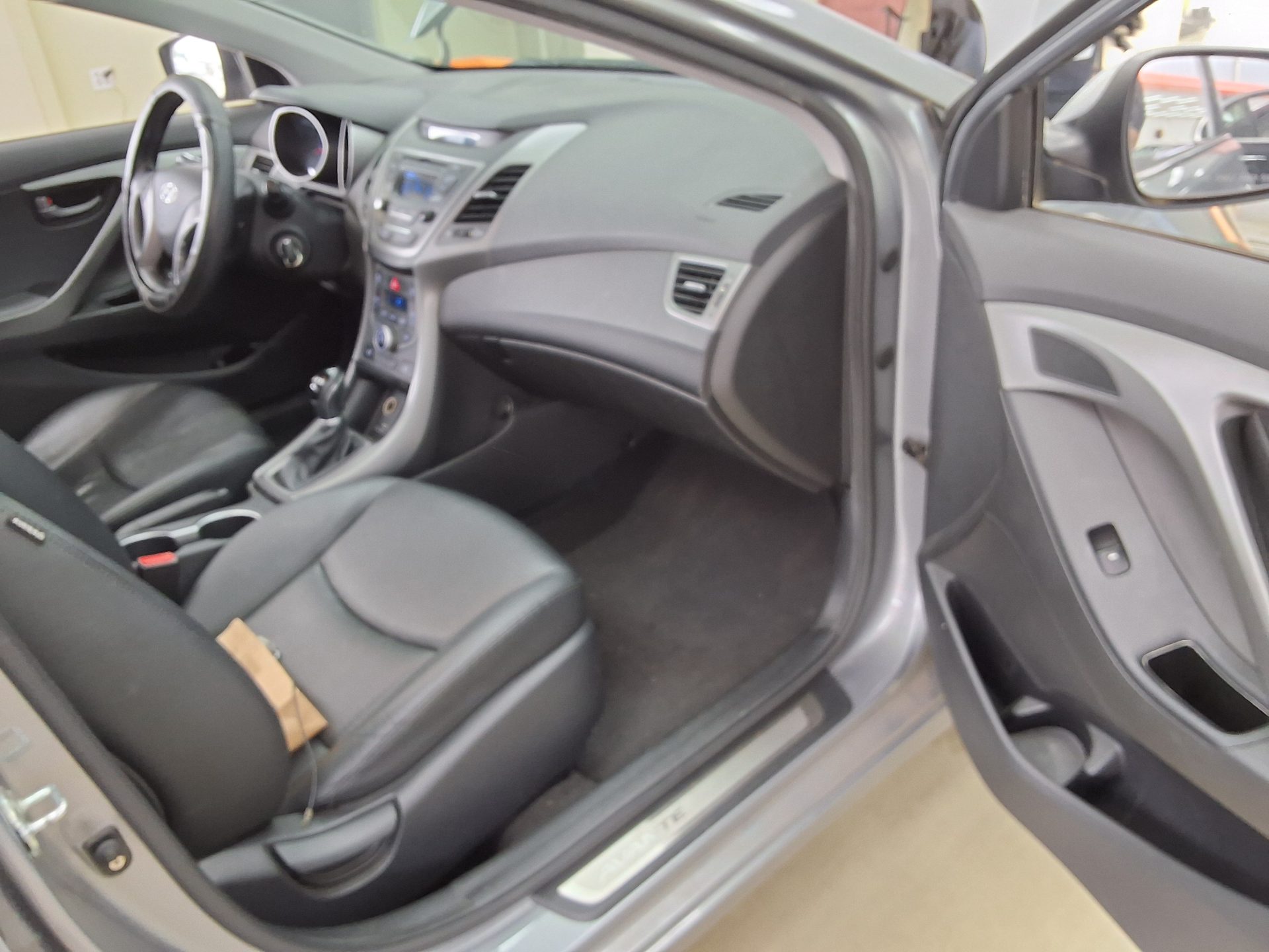Hyundai Elantra 2015 - Image 13