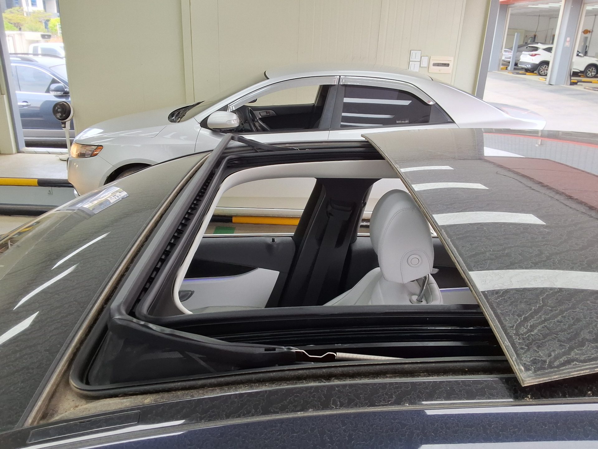 Mercedes-Benz E-Class 2022 - Image 18