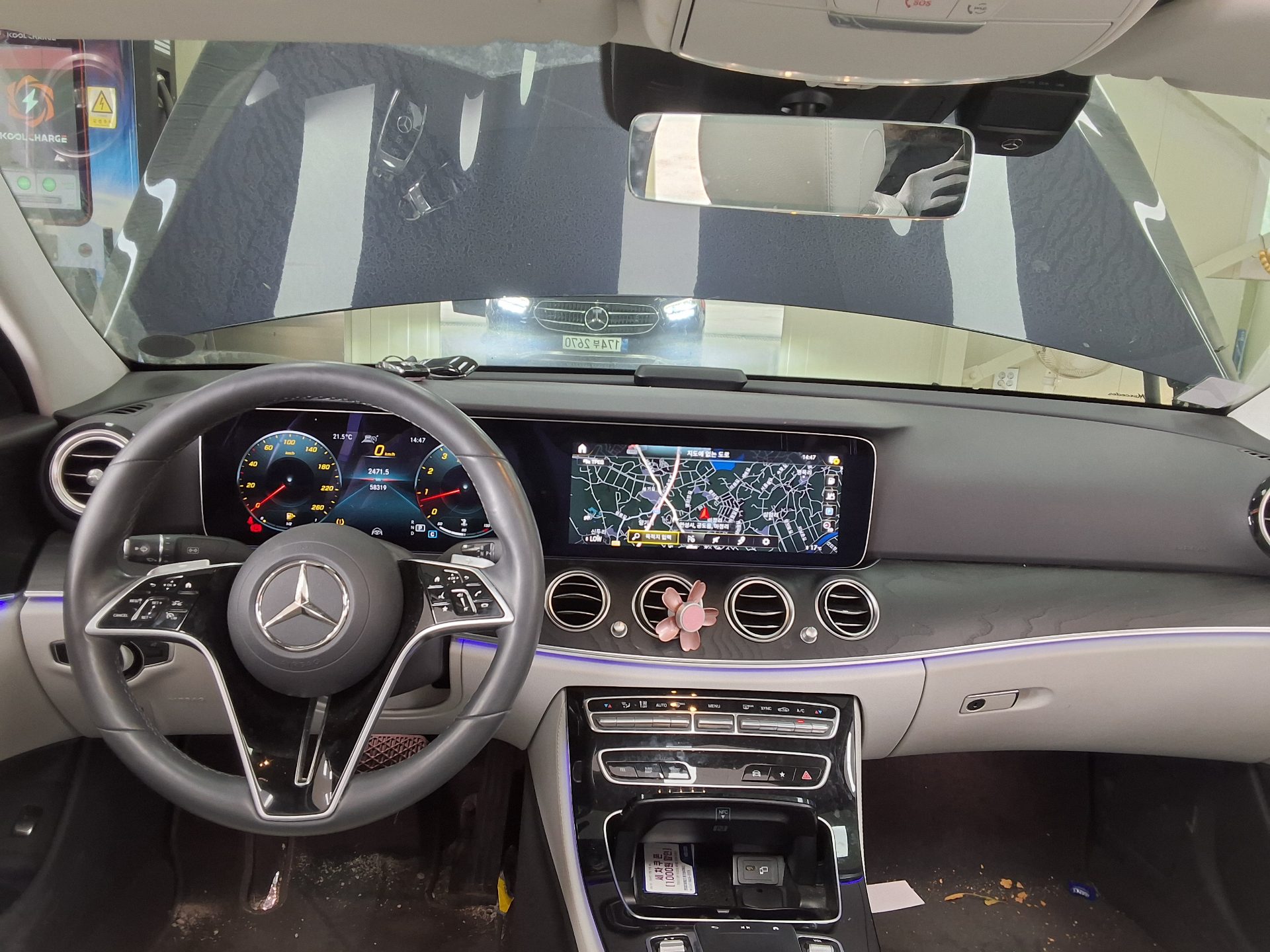 Mercedes-Benz E-Class 2022 - Image 19