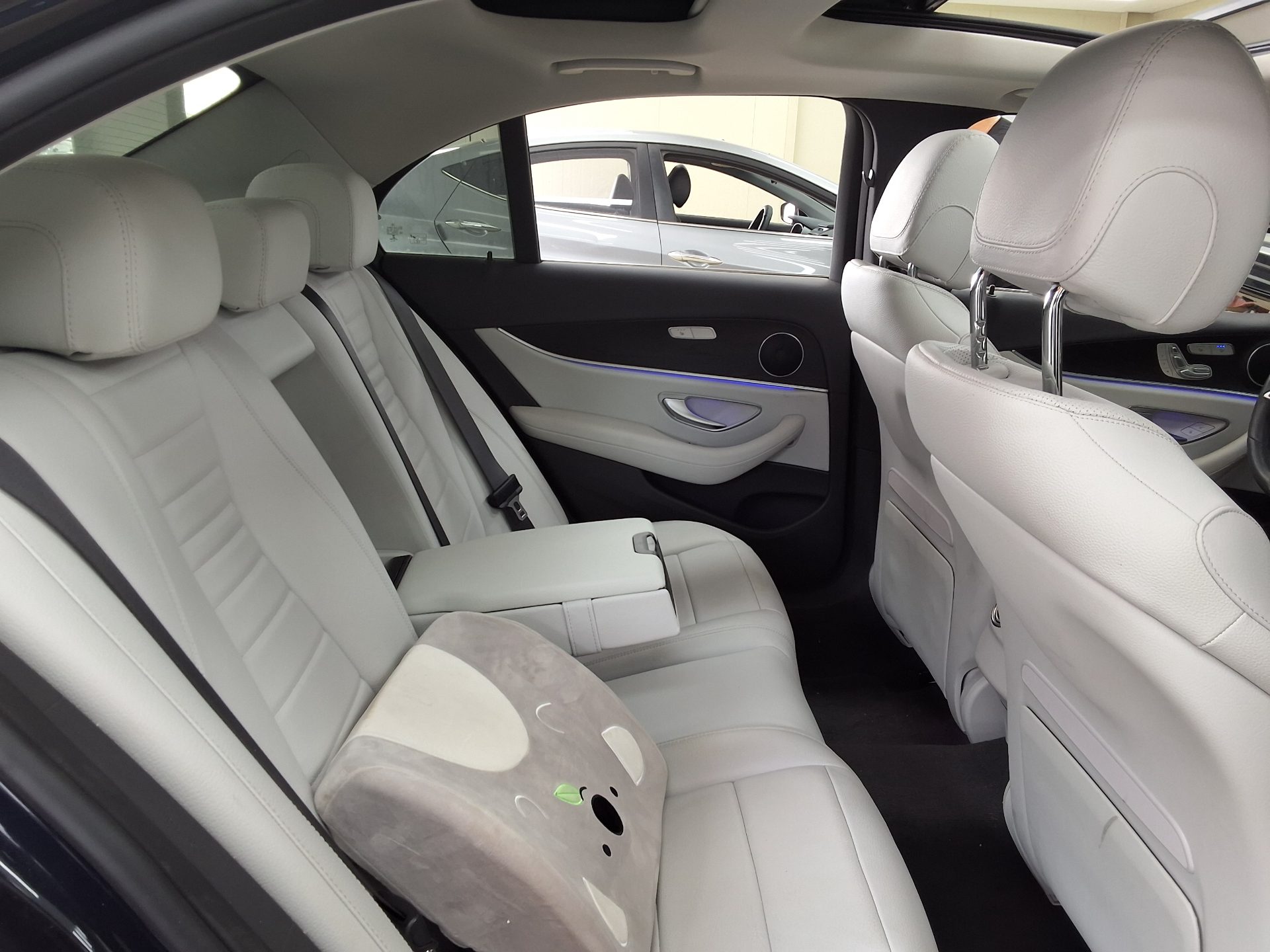 Mercedes-Benz E-Class 2022 - Image 12