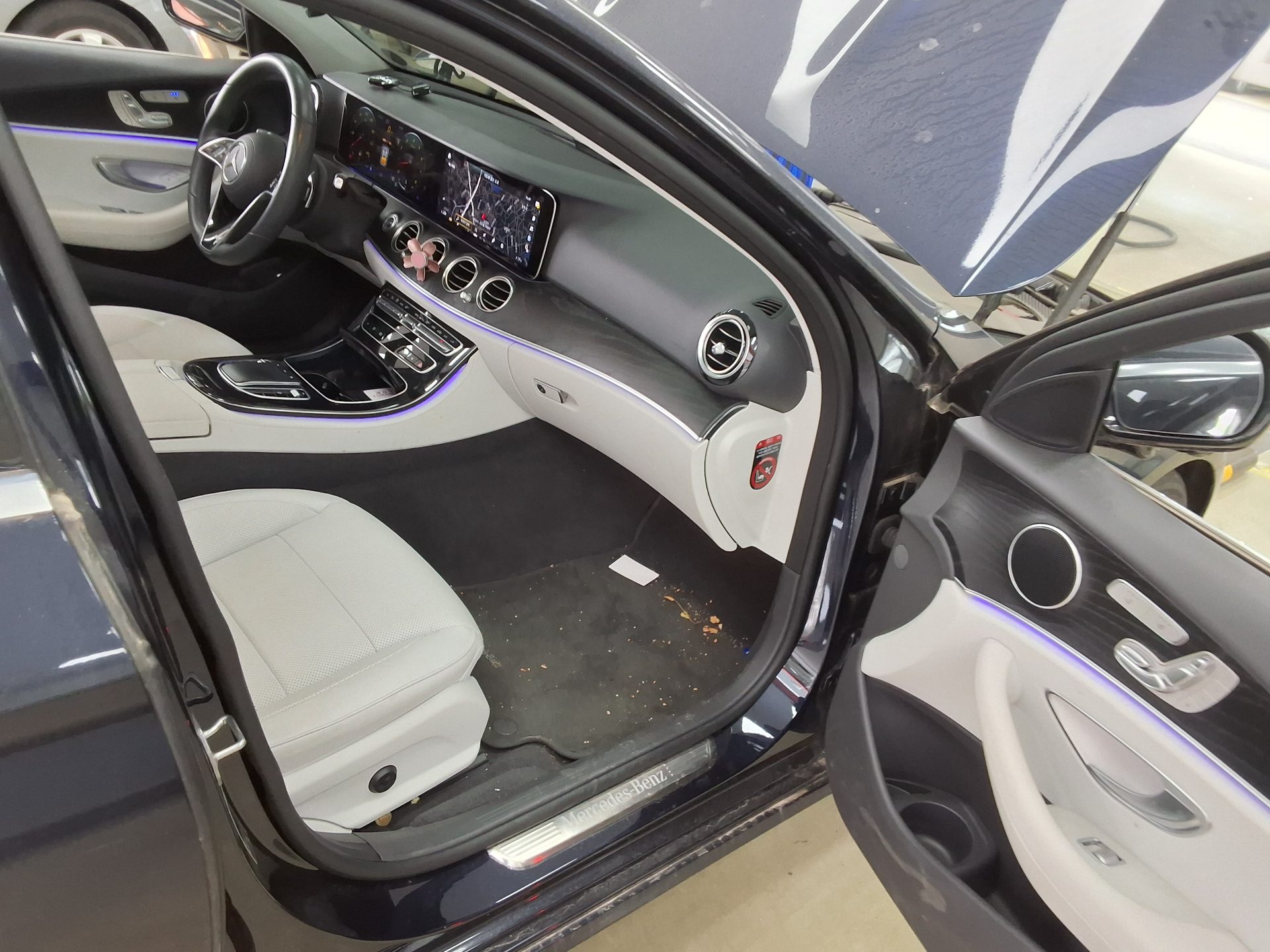 Mercedes-Benz E-Class 2022 - Image 13