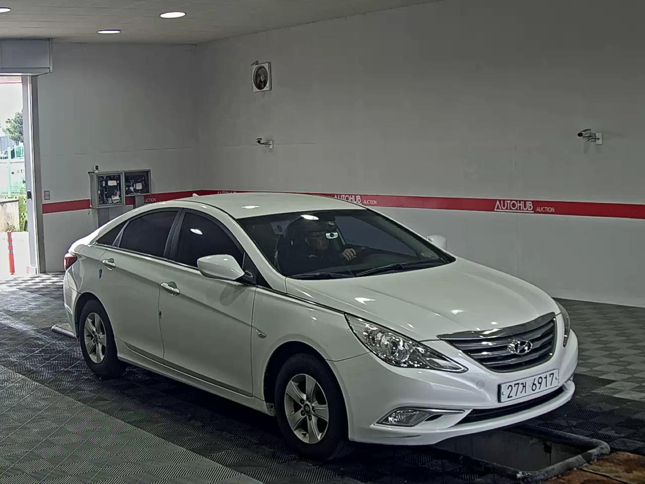 Hyundai Sonata 2013 - Image 2
