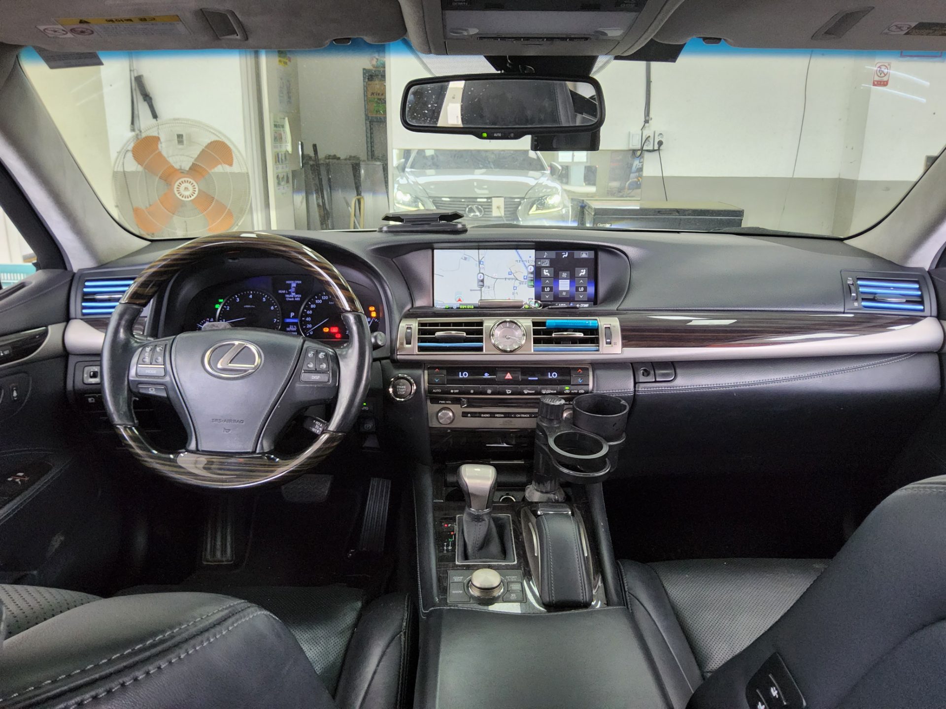 Lexus LS 2017 - Image 10