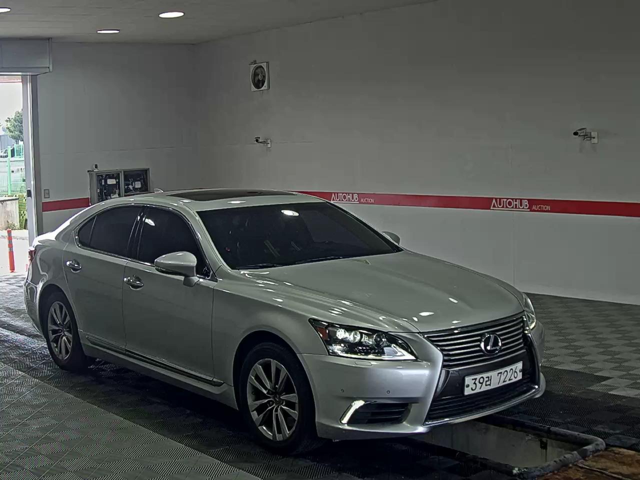 Lexus LS 2017 - Image 2