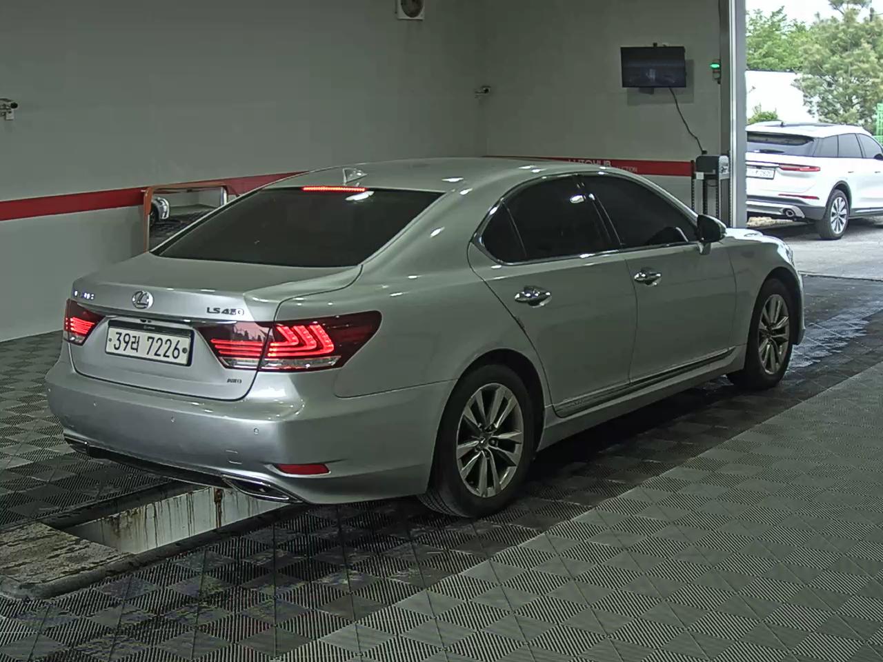 Lexus LS 2017 - Image 4