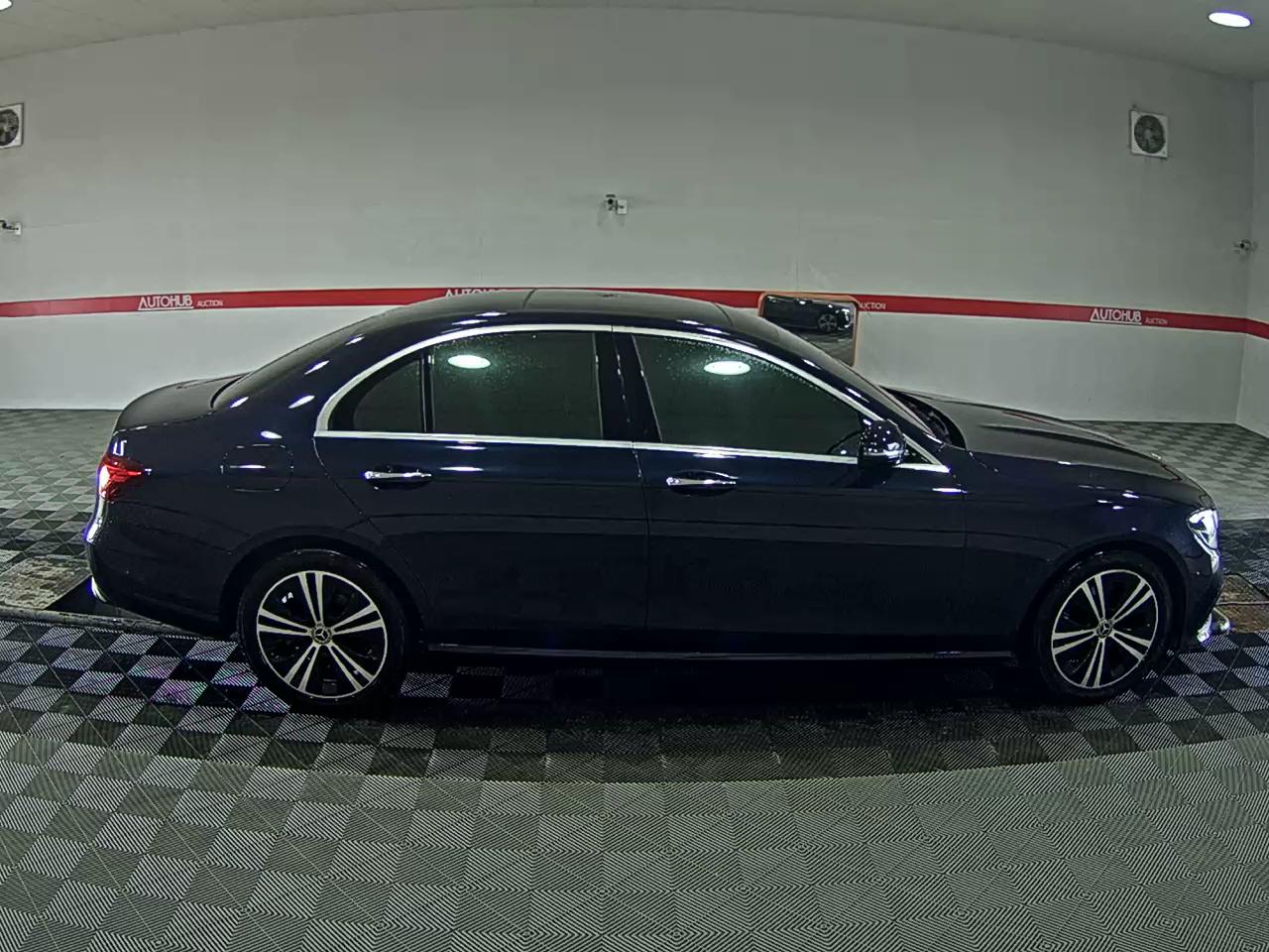 Mercedes-Benz E-Class 2022 - Image 3