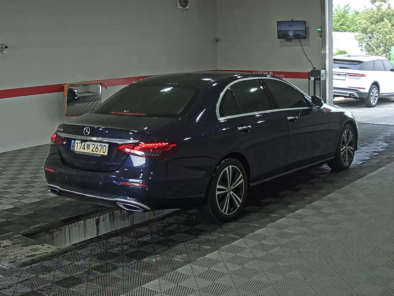 Mercedes-Benz E-Class 2022 - Image 4
