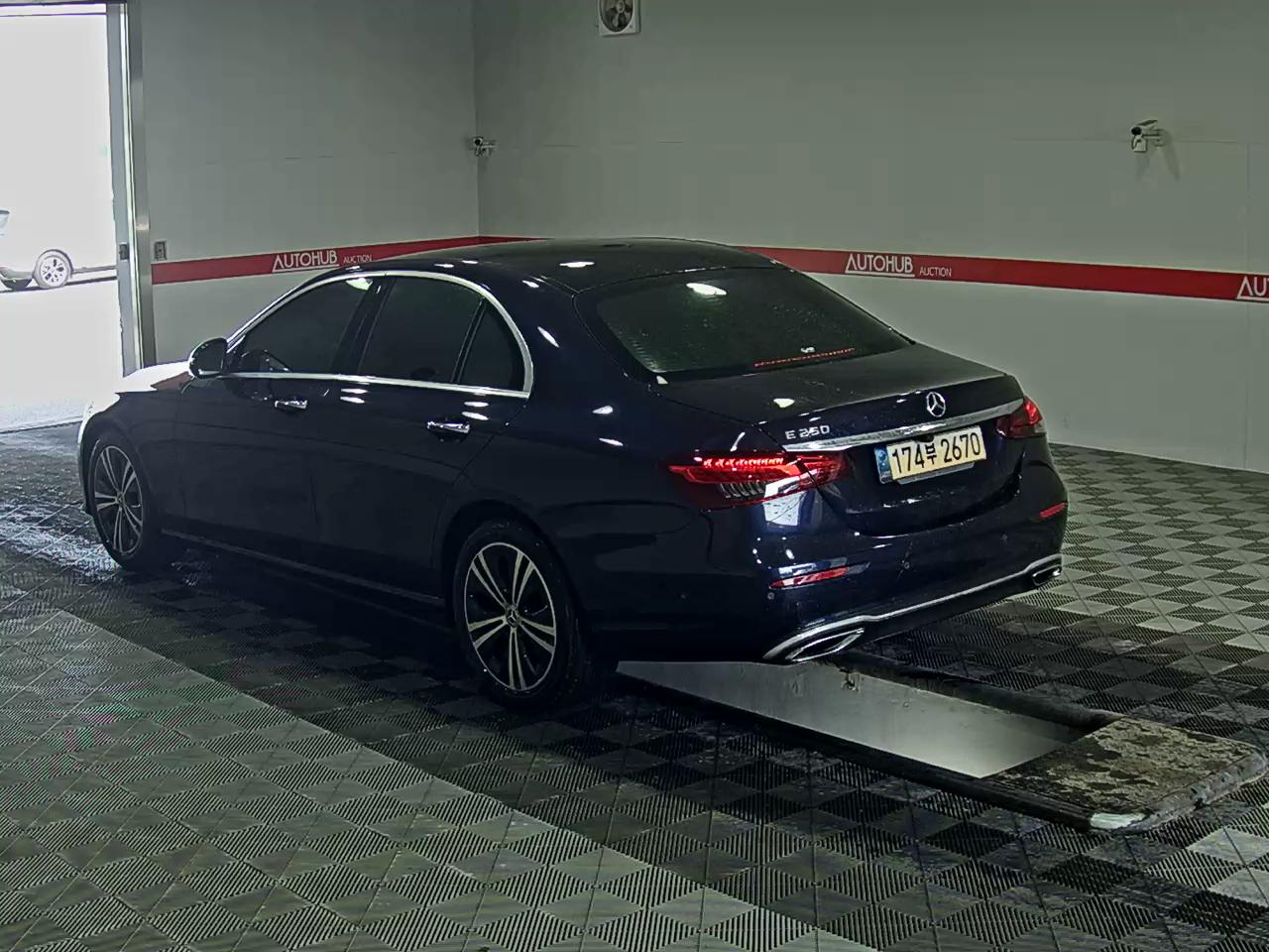 Mercedes-Benz E-Class 2022 - Image 5