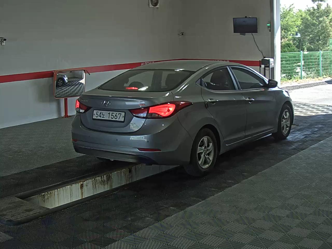 Hyundai Elantra 2015 - Image 4