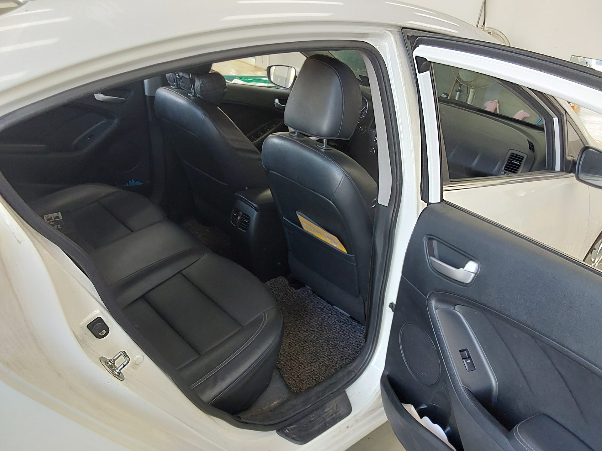 Kia K3 2015 - Image 13