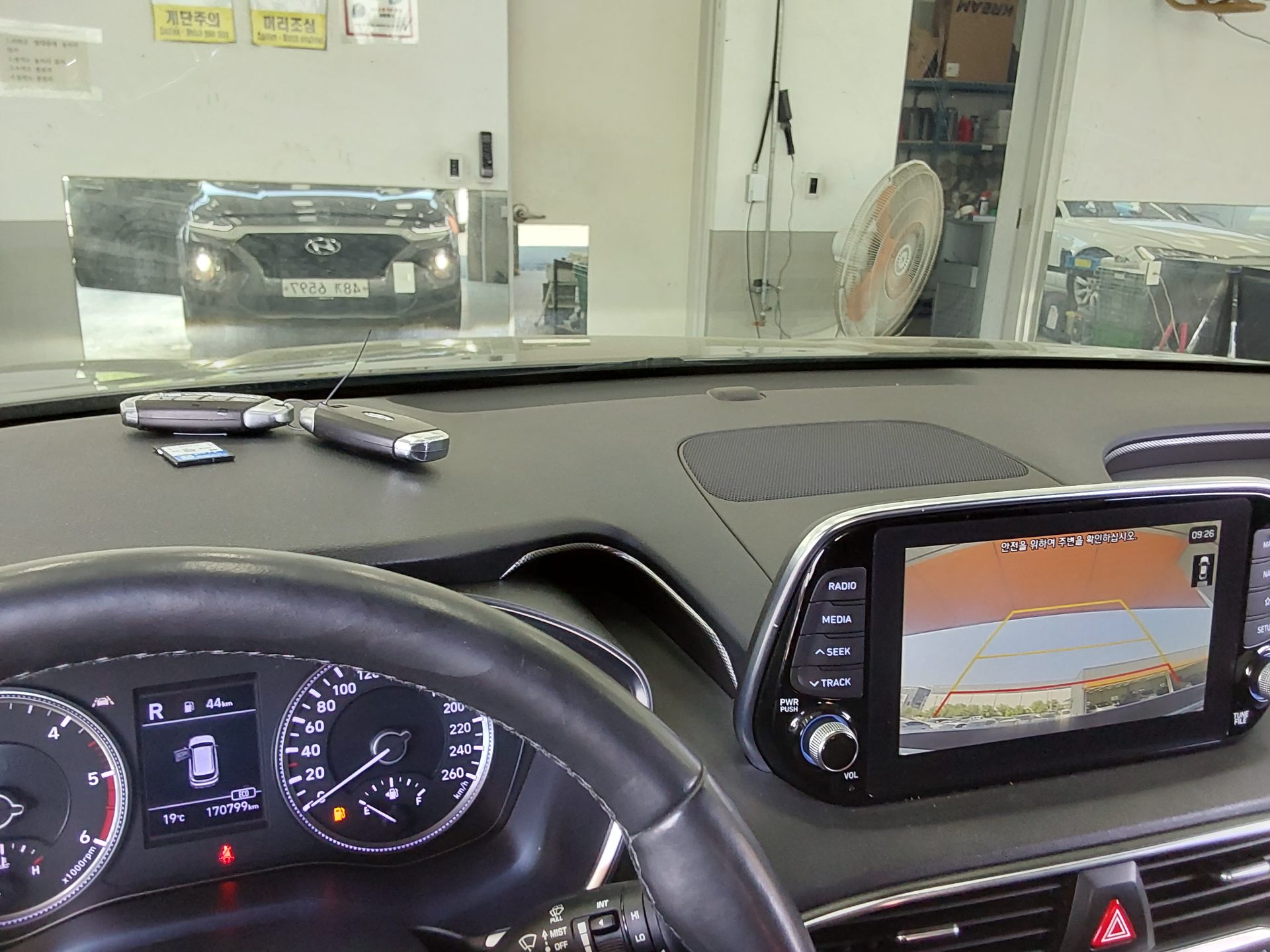 Hyundai Santa Fe 2019 - Image 16