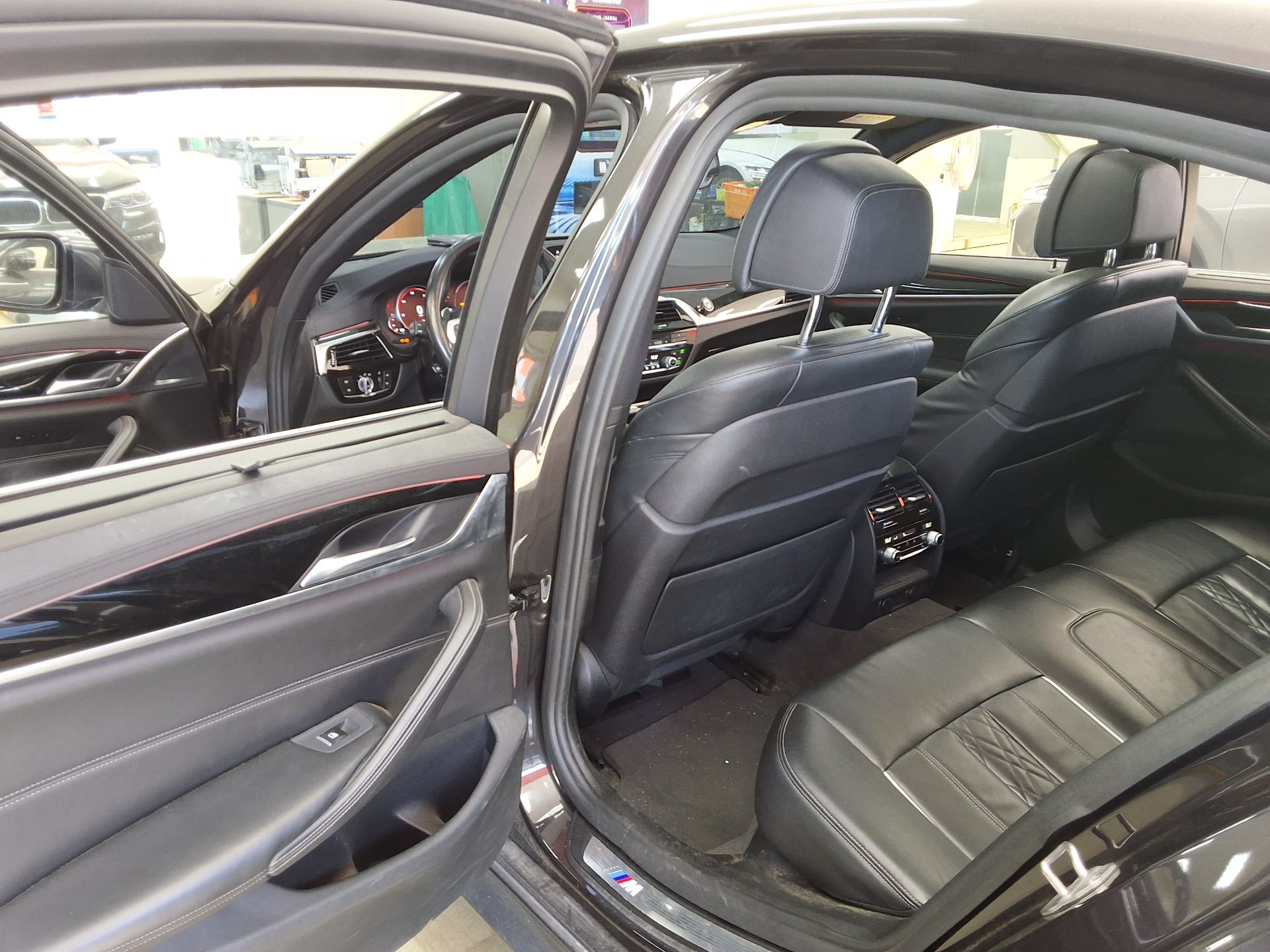 BMW 5 Series 2018 - Image 11