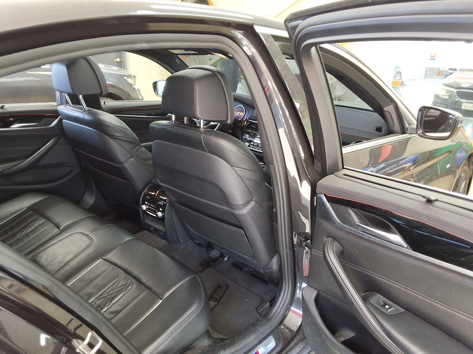 BMW 5 Series 2018 - Image 12