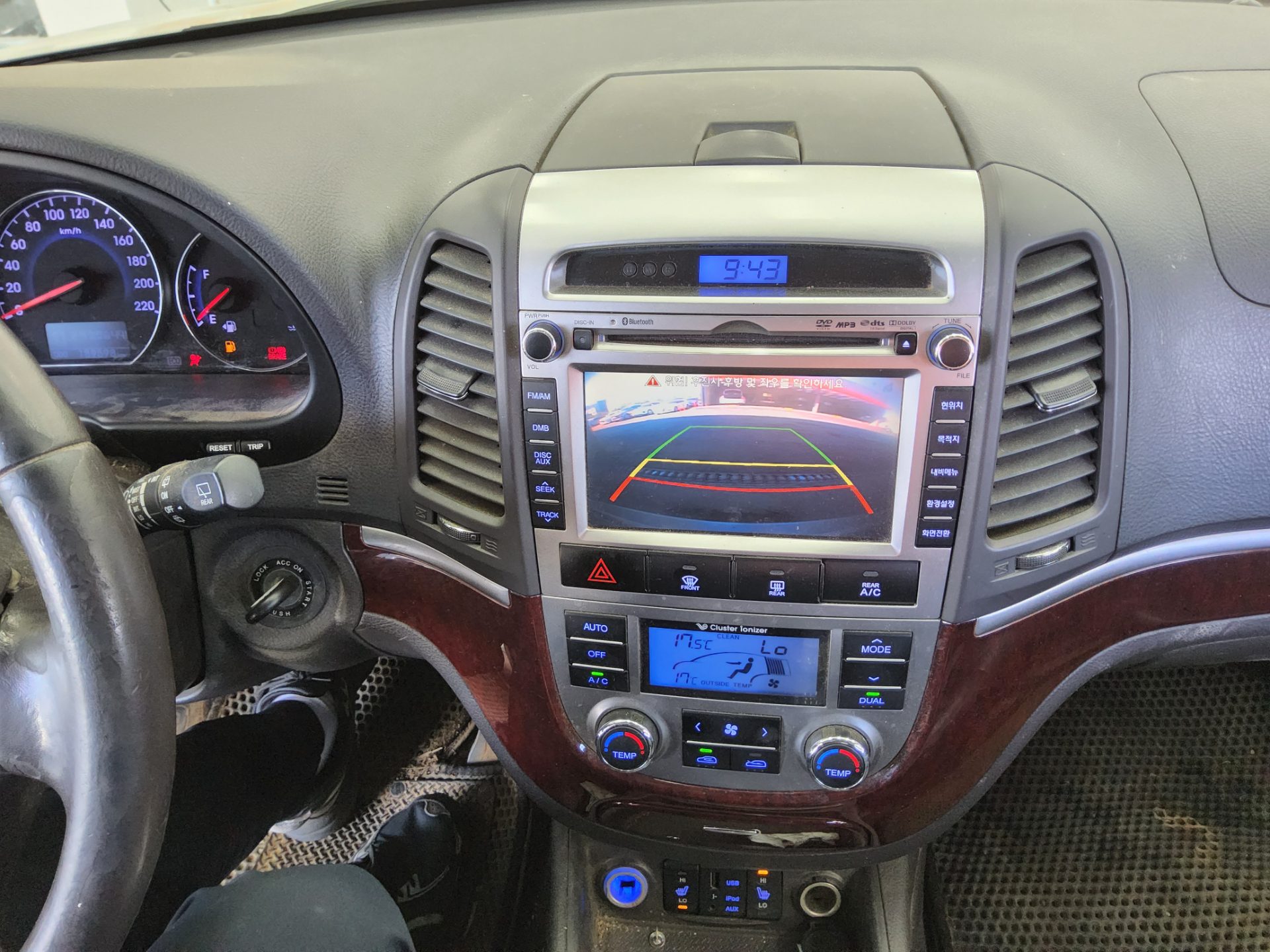Hyundai Santa Fe 2011 - Image 16
