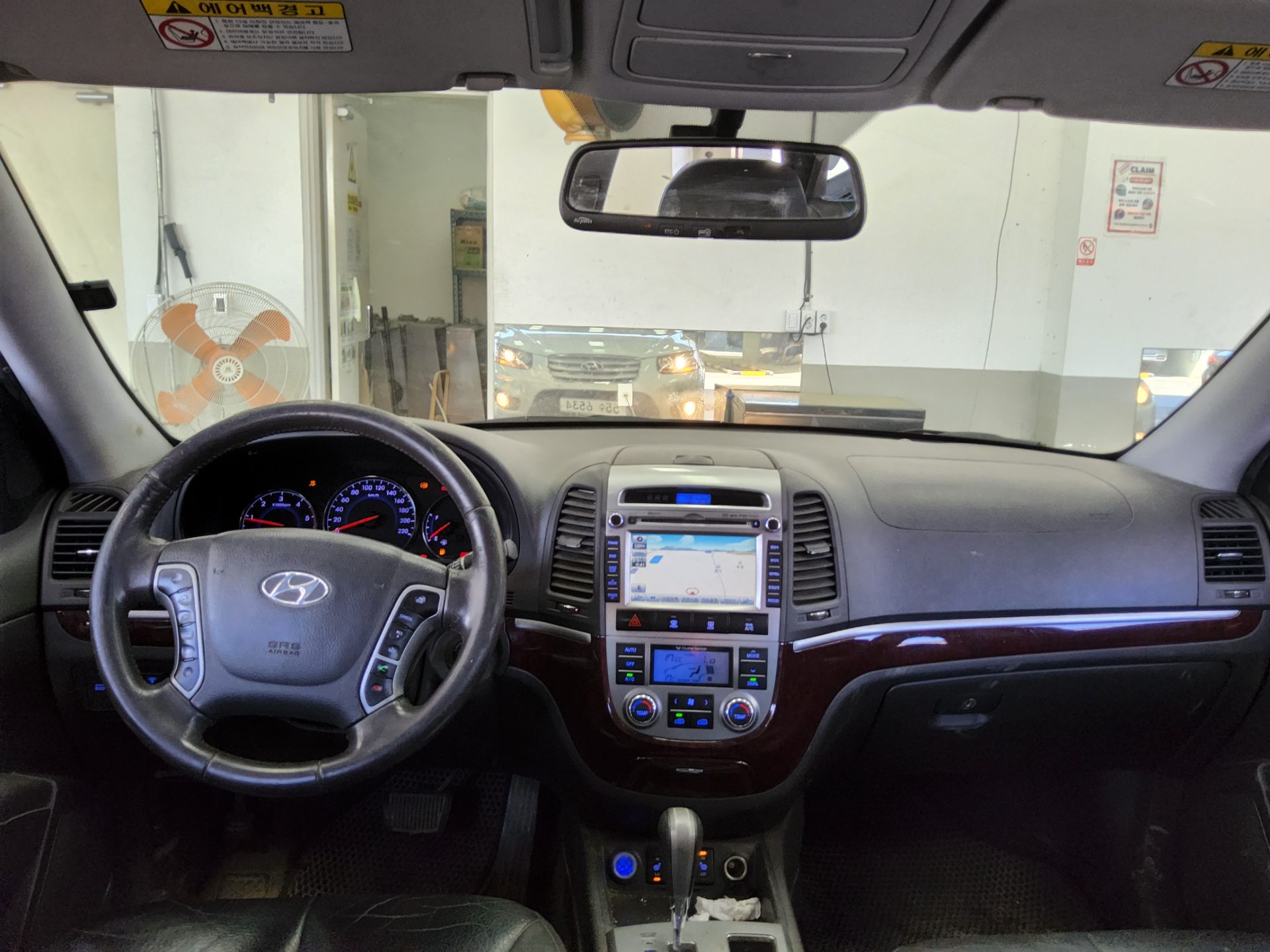 Hyundai Santa Fe 2011 - Image 10