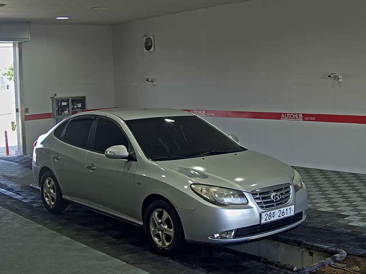 Hyundai Elantra 2010 - Image 2