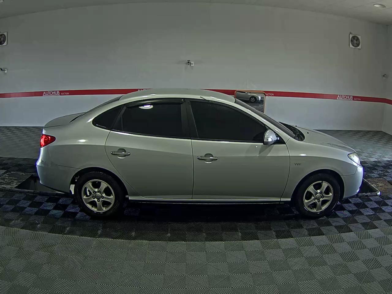 Hyundai Elantra 2010 - Image 3