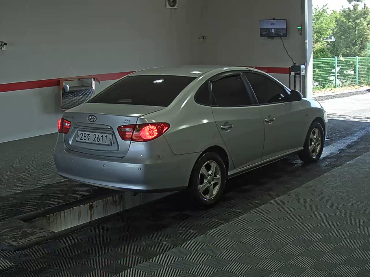 Hyundai Elantra 2010 - Image 4