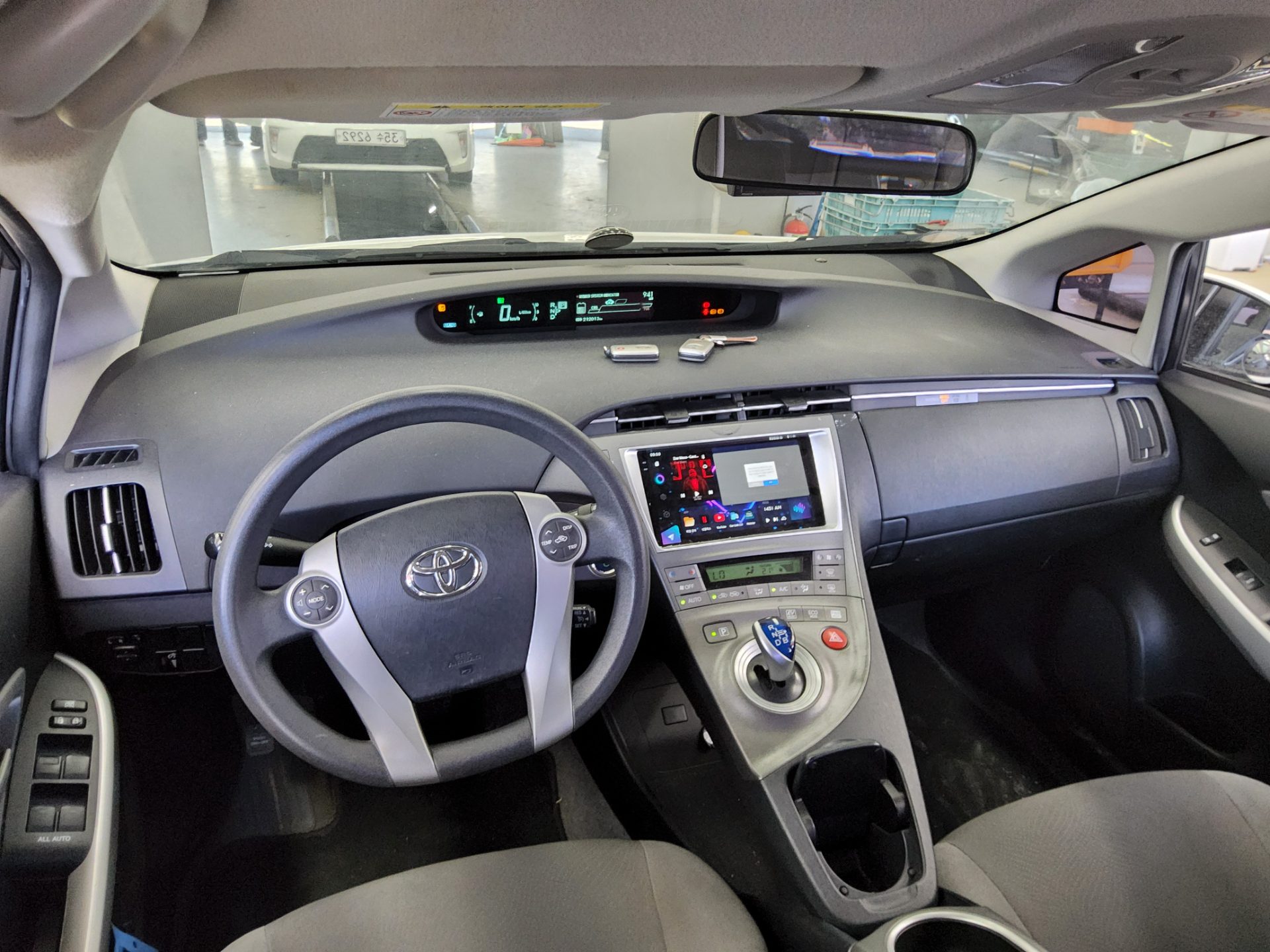 Toyota Prius 2013 - Image 10