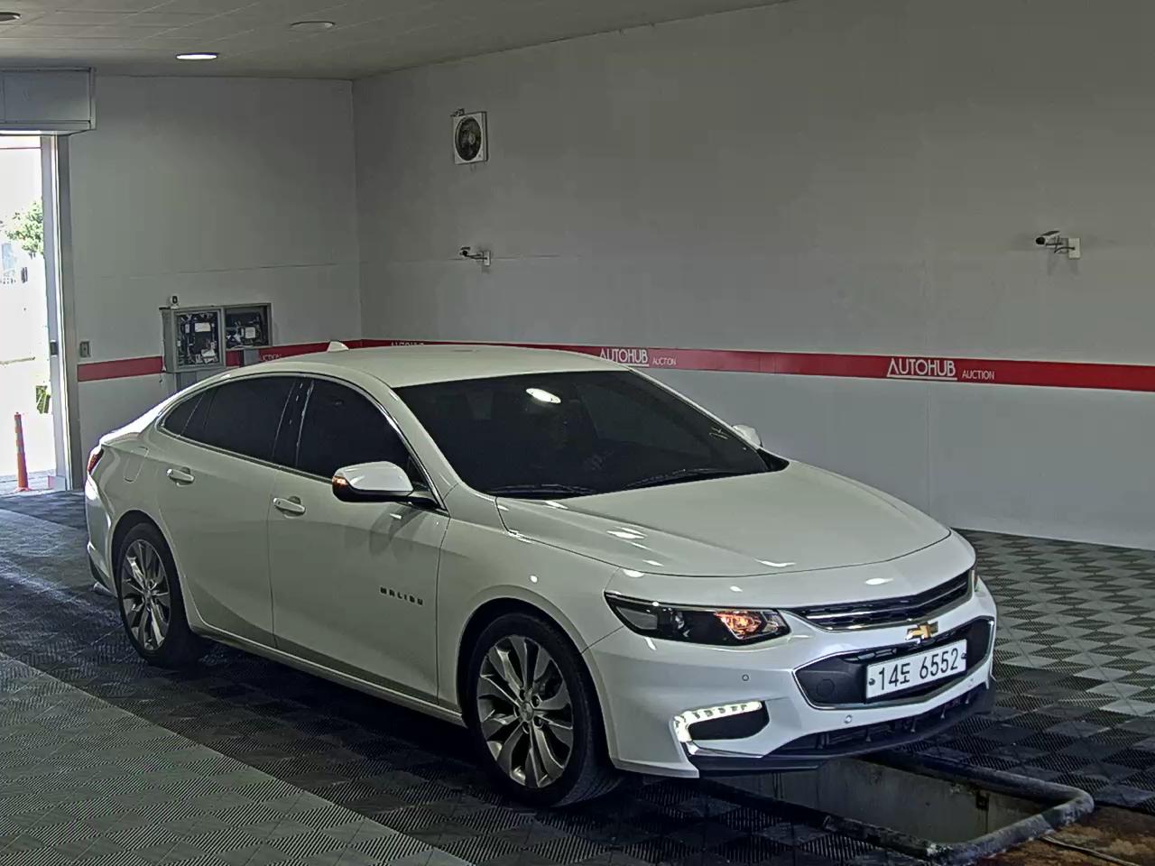 Chevrolet Malibu 2017 - Image 2