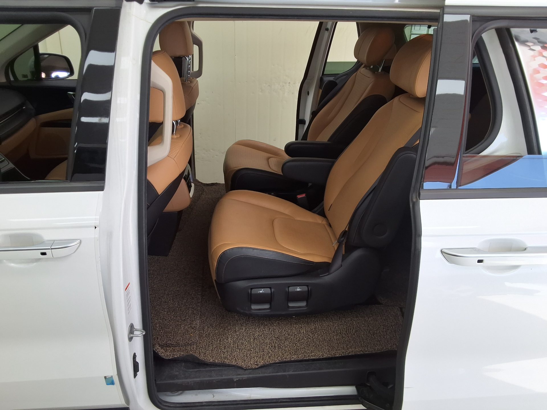 Kia SEDONA 2021 - Image 11
