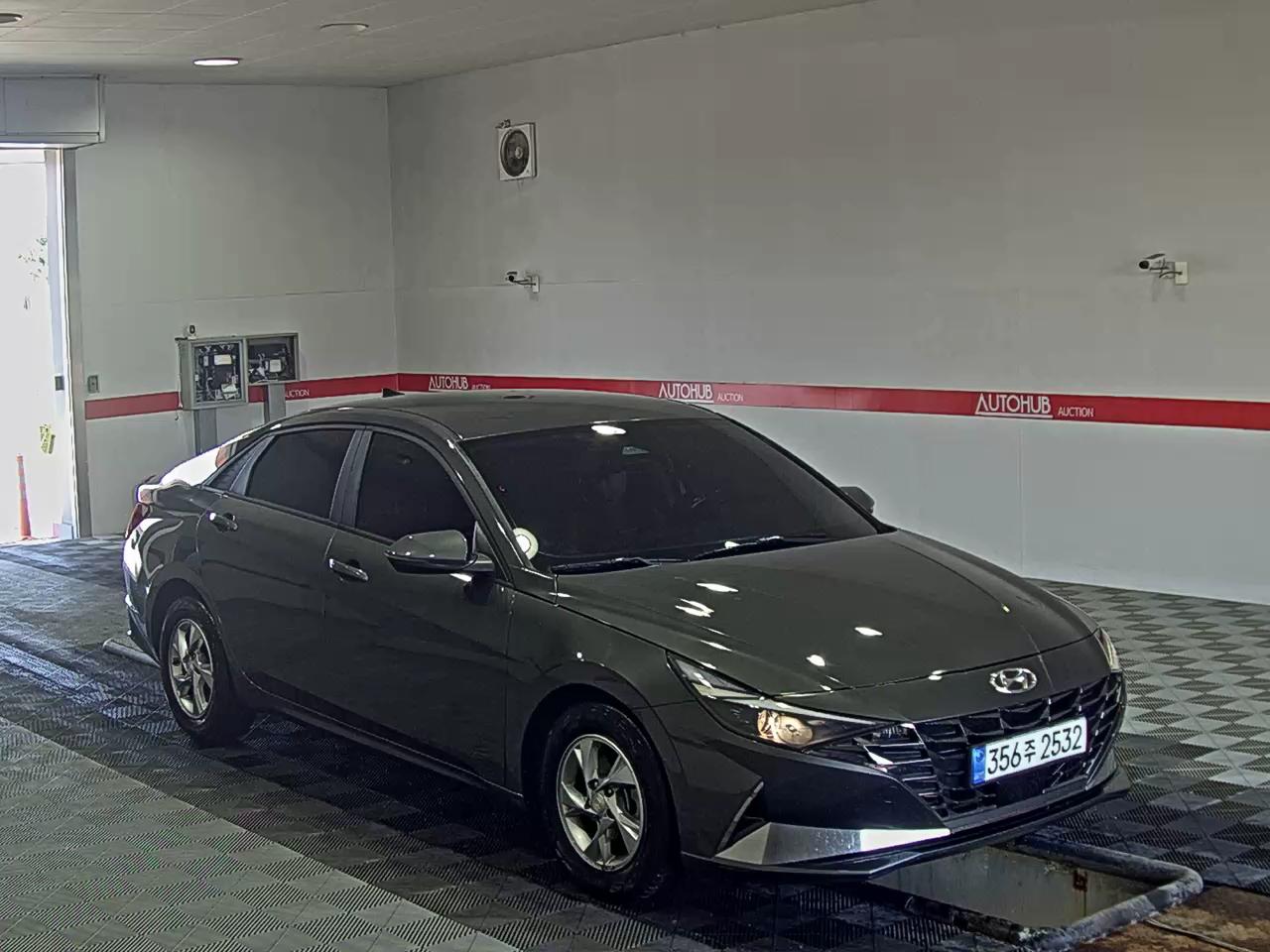 Hyundai Elantra 2021 - Image 2