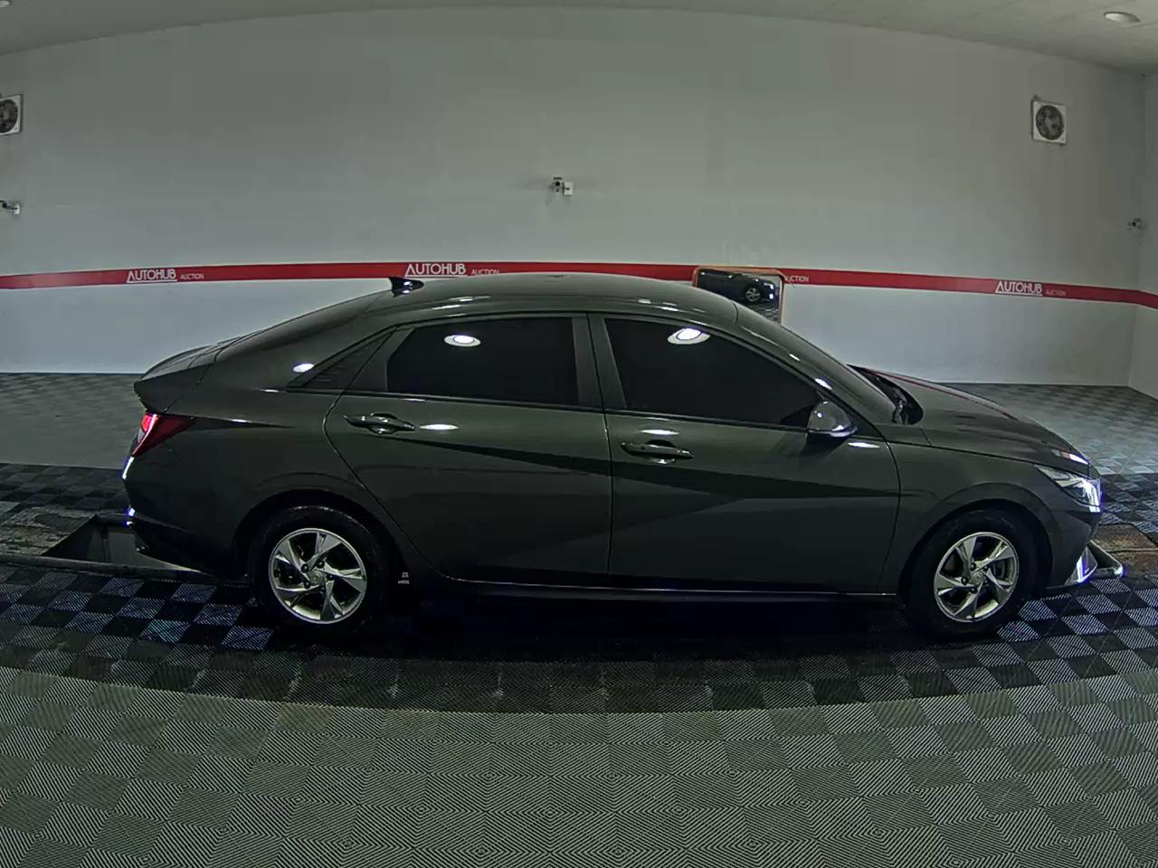 Hyundai Elantra 2021 - Image 3