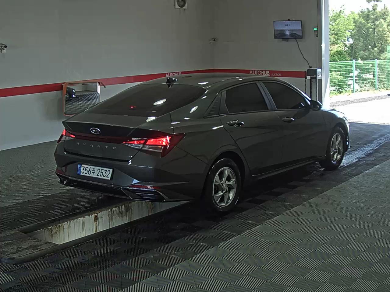Hyundai Elantra 2021 - Image 4