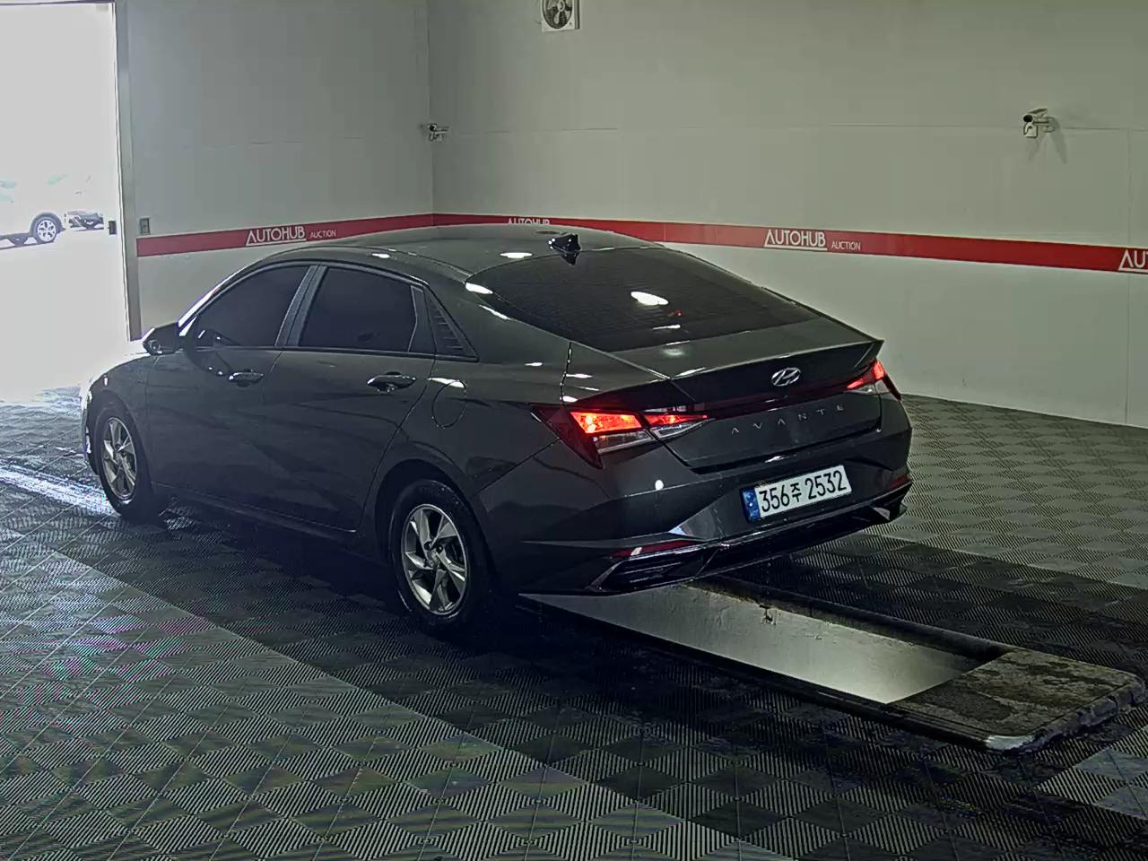 Hyundai Elantra 2021 - Image 5