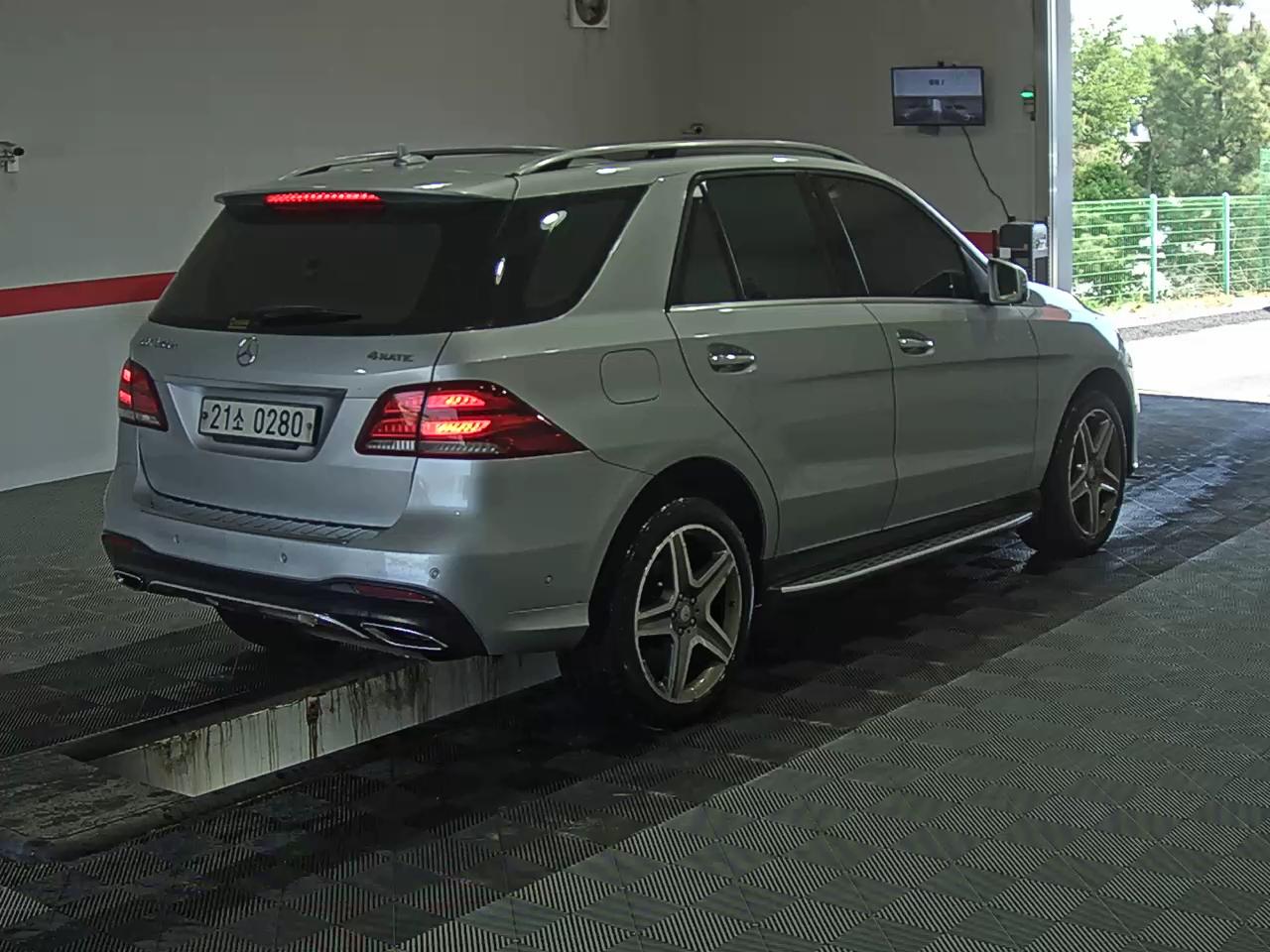 Mercedes-Benz GLE-Class 2016 - Image 4