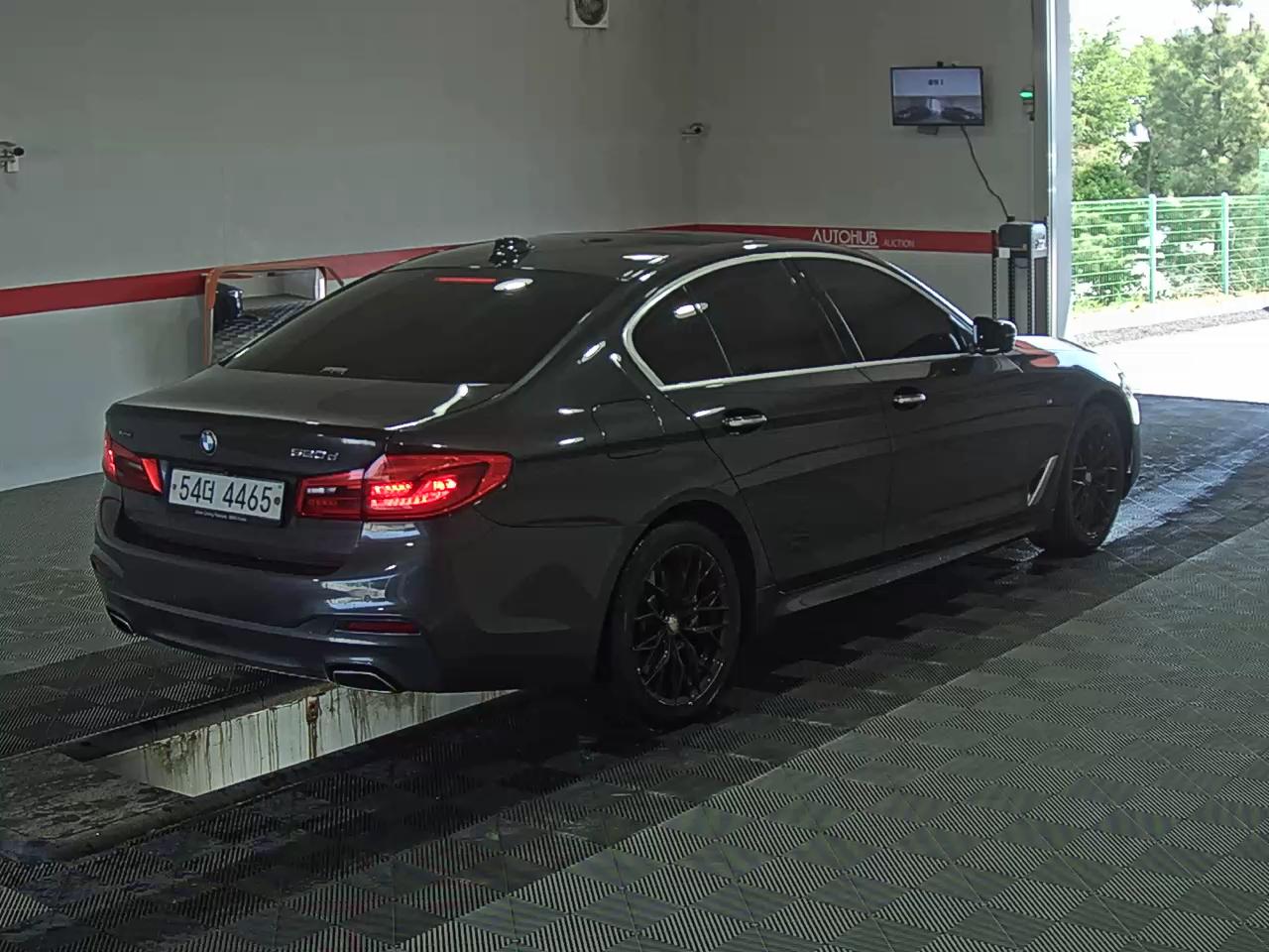BMW 5 Series 2018 - Image 4