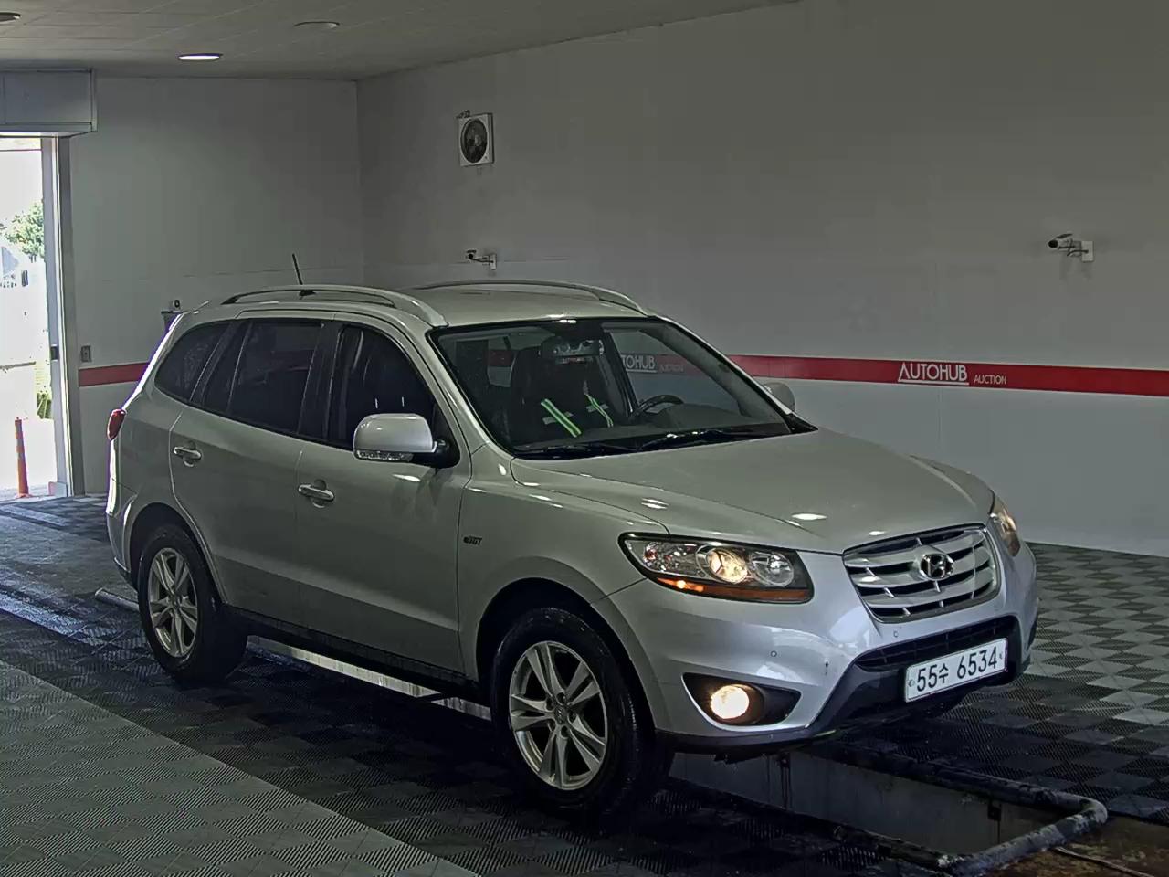 Hyundai Santa Fe 2011 - Image 2