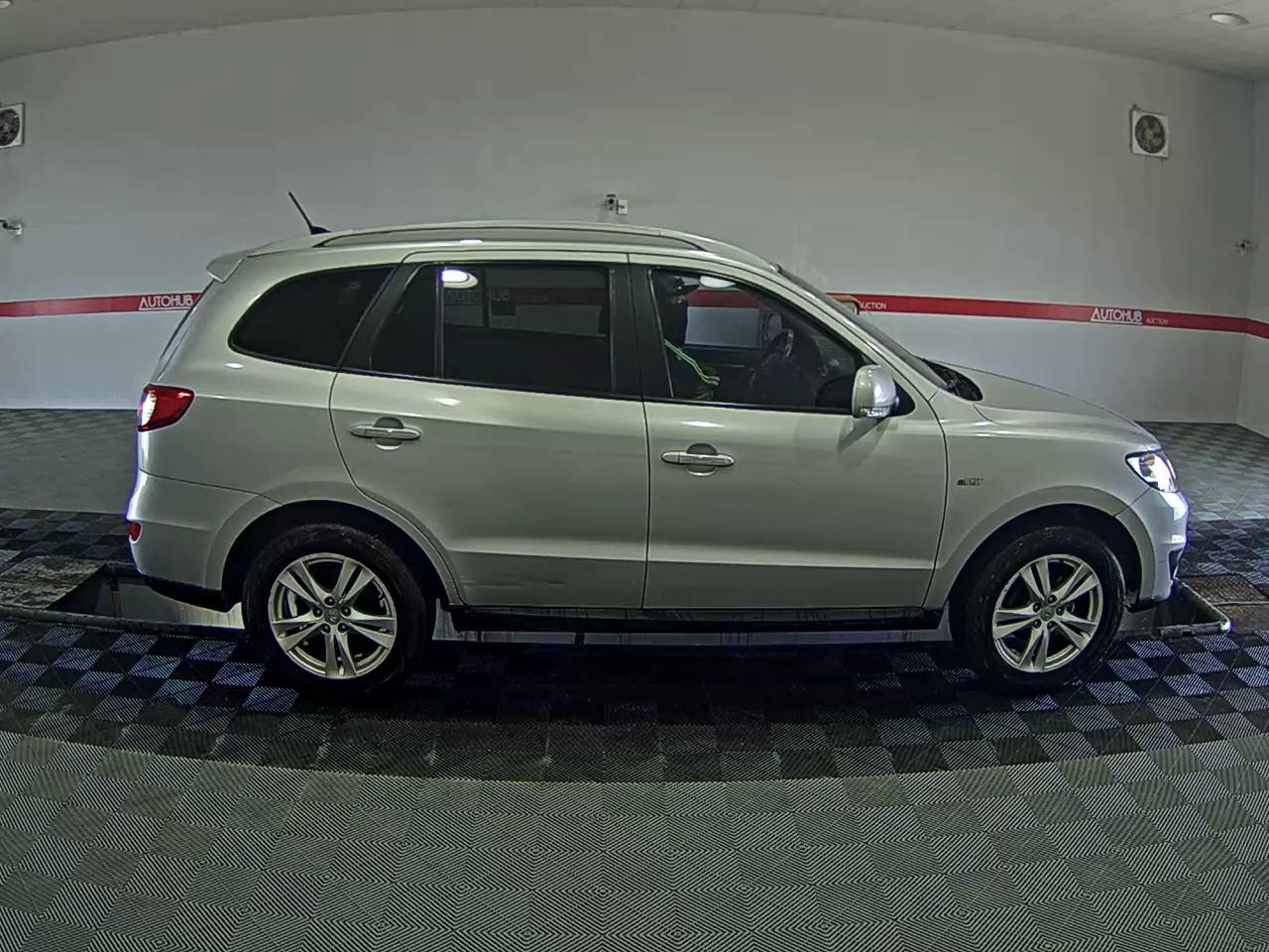Hyundai Santa Fe 2011 - Image 3