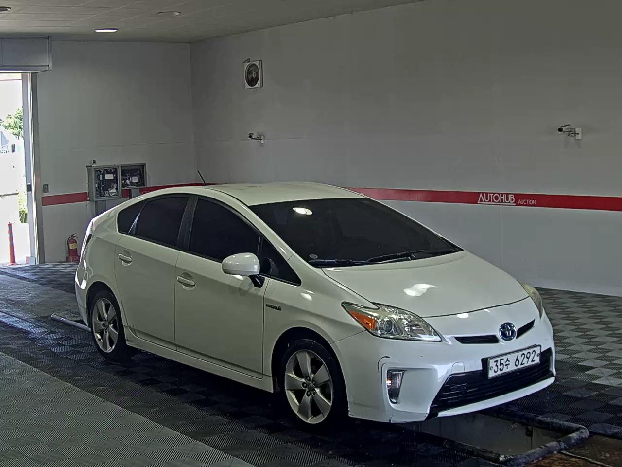 Toyota Prius 2013 - Image 2